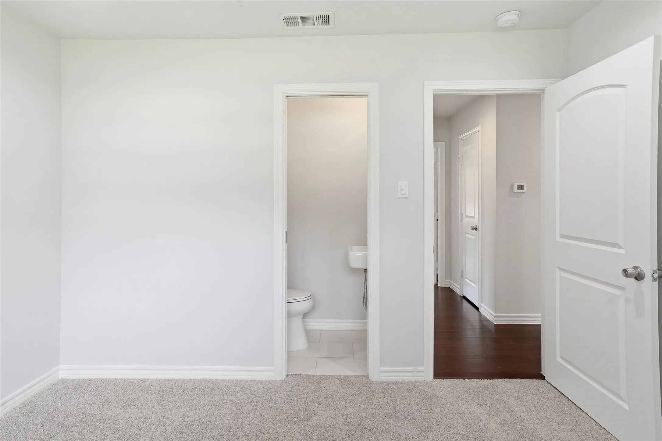 Single Family Residence For Sale in Dallas County , 7248 Walling Lane, Dallas, Texas 75231, 4 Bedroom, 4 Bathroom, 2 Garage spaces, 2,116 Sqft, built in 1955, mls#21372057, Real Estate Agent in Dallas, Homes For Sale in Dallas county, Homes For Sale in Dallas, Realtor in Dallas Texas, Real Estate Brokerage Independent Realty Texas, Luminita Cordes Realtor