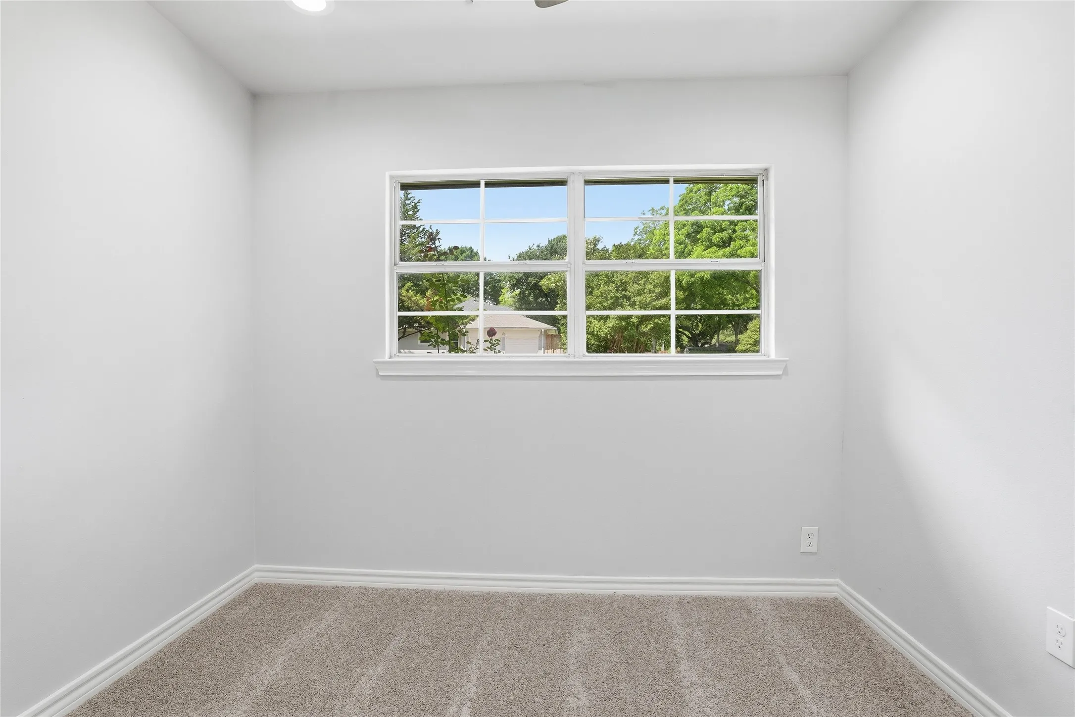 Single Family Residence For Sale in Dallas County , 7248 Walling Lane, Dallas, Texas 75231, 4 Bedroom, 4 Bathroom, 2 Garage spaces, 2,116 Sqft, built in 1955, mls#21372057, Real Estate Agent in Dallas, Homes For Sale in Dallas county, Homes For Sale in Dallas, Realtor in Dallas Texas, Real Estate Brokerage Independent Realty Texas, Luminita Cordes Realtor