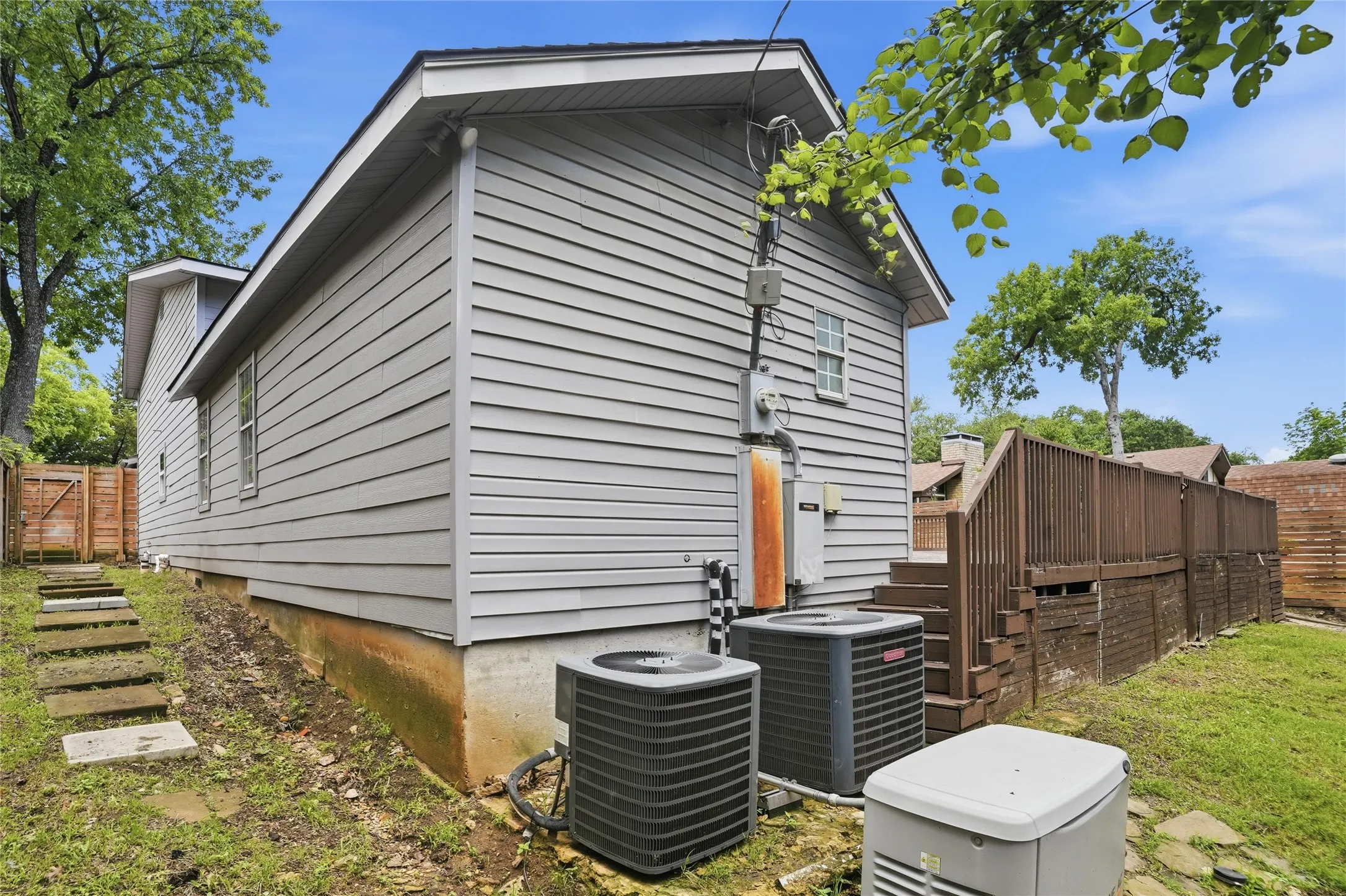 Single Family Residence For Sale in Dallas County , 7248 Walling Lane, Dallas, Texas 75231, 4 Bedroom, 4 Bathroom, 2 Garage spaces, 2,116 Sqft, built in 1955, mls#21372057, Real Estate Agent in Dallas, Homes For Sale in Dallas county, Homes For Sale in Dallas, Realtor in Dallas Texas, Real Estate Brokerage Independent Realty Texas, Luminita Cordes Realtor