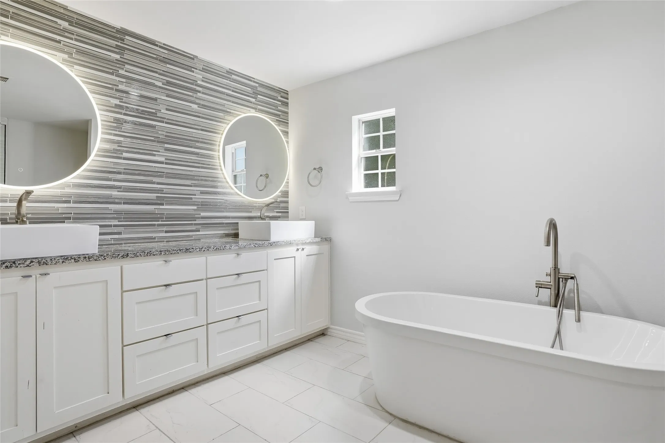 Single Family Residence For Sale in Dallas County , 7248 Walling Lane, Dallas, Texas 75231, 4 Bedroom, 4 Bathroom, 2 Garage spaces, 2,116 Sqft, built in 1955, mls#21372057, Real Estate Agent in Dallas, Homes For Sale in Dallas county, Homes For Sale in Dallas, Realtor in Dallas Texas, Real Estate Brokerage Independent Realty Texas, Luminita Cordes Realtor