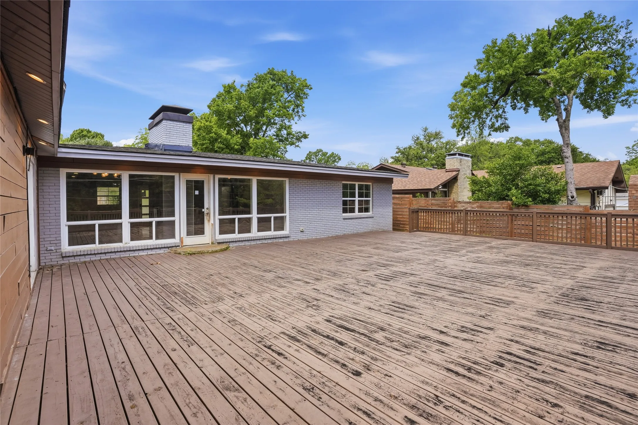 Single Family Residence For Sale in Dallas County , 7248 Walling Lane, Dallas, Texas 75231, 4 Bedroom, 4 Bathroom, 2 Garage spaces, 2,116 Sqft, built in 1955, mls#21372057, Real Estate Agent in Dallas, Homes For Sale in Dallas county, Homes For Sale in Dallas, Realtor in Dallas Texas, Real Estate Brokerage Independent Realty Texas, Luminita Cordes Realtor