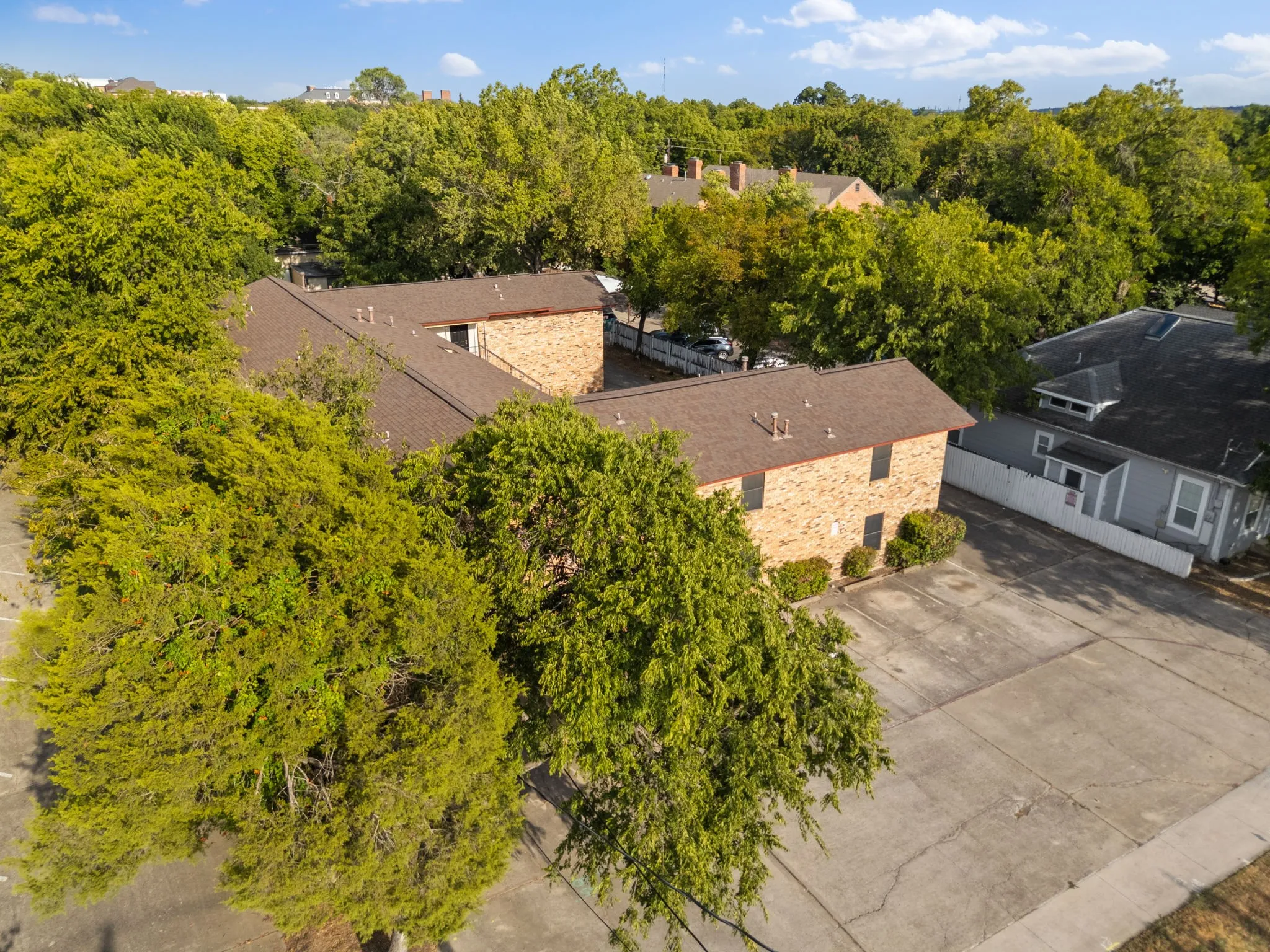 Single Family Residence For Rent in Denton County , 1108 N Elm Street 10, Denton, Texas 76201, 2 Bedroom, 2 Bathroom, Garage spaces, 900 Sqft, built in 1968, mls#21364457, Real Estate Agent in Denton, Homes For Rent in Denton county, Homes For Rent in Denton, Realtor in Denton Texas, Real Estate Brokerage Independent Realty Texas, Luminita Cordes Realtor