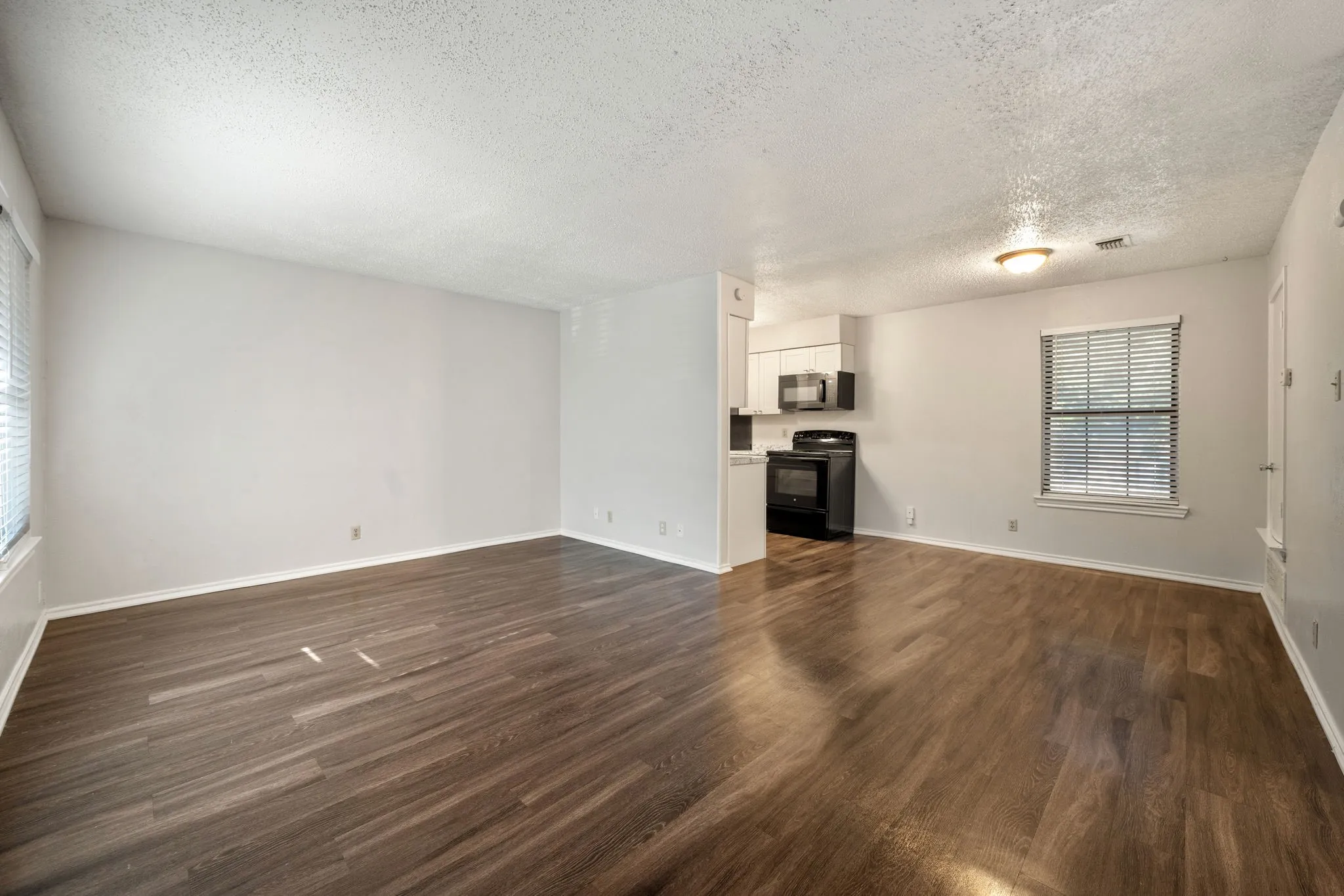 Single Family Residence For Rent in Denton County , 1108 N Elm Street 10, Denton, Texas 76201, 2 Bedroom, 2 Bathroom, Garage spaces, 900 Sqft, built in 1968, mls#21364457, Real Estate Agent in Denton, Homes For Rent in Denton county, Homes For Rent in Denton, Realtor in Denton Texas, Real Estate Brokerage Independent Realty Texas, Luminita Cordes Realtor