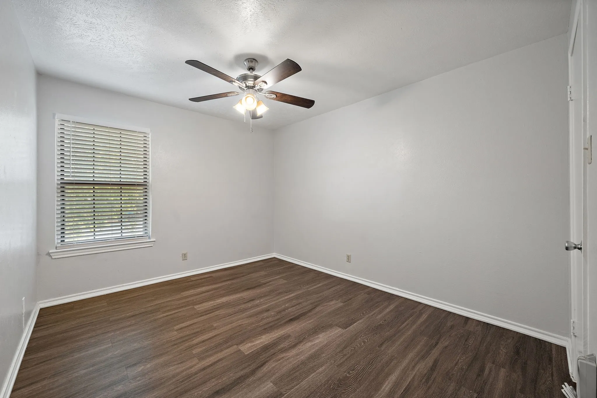 Single Family Residence For Rent in Denton County , 1108 N Elm Street 10, Denton, Texas 76201, 2 Bedroom, 2 Bathroom, Garage spaces, 900 Sqft, built in 1968, mls#21364457, Real Estate Agent in Denton, Homes For Rent in Denton county, Homes For Rent in Denton, Realtor in Denton Texas, Real Estate Brokerage Independent Realty Texas, Luminita Cordes Realtor