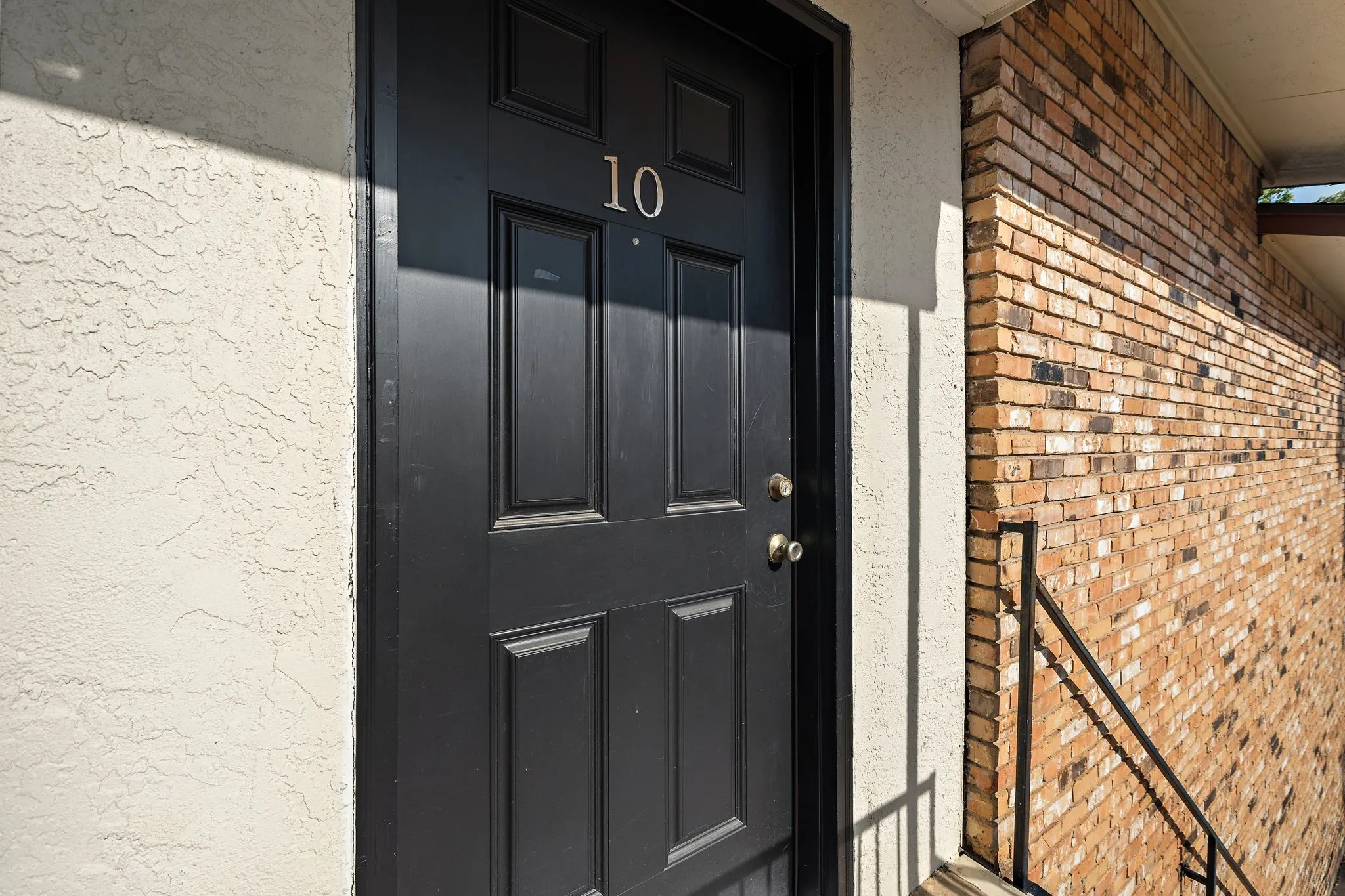 Single Family Residence For Rent in Denton County , 1108 N Elm Street 10, Denton, Texas 76201, 2 Bedroom, 2 Bathroom, Garage spaces, 900 Sqft, built in 1968, mls#21364457, Real Estate Agent in Denton, Homes For Rent in Denton county, Homes For Rent in Denton, Realtor in Denton Texas, Real Estate Brokerage Independent Realty Texas, Luminita Cordes Realtor