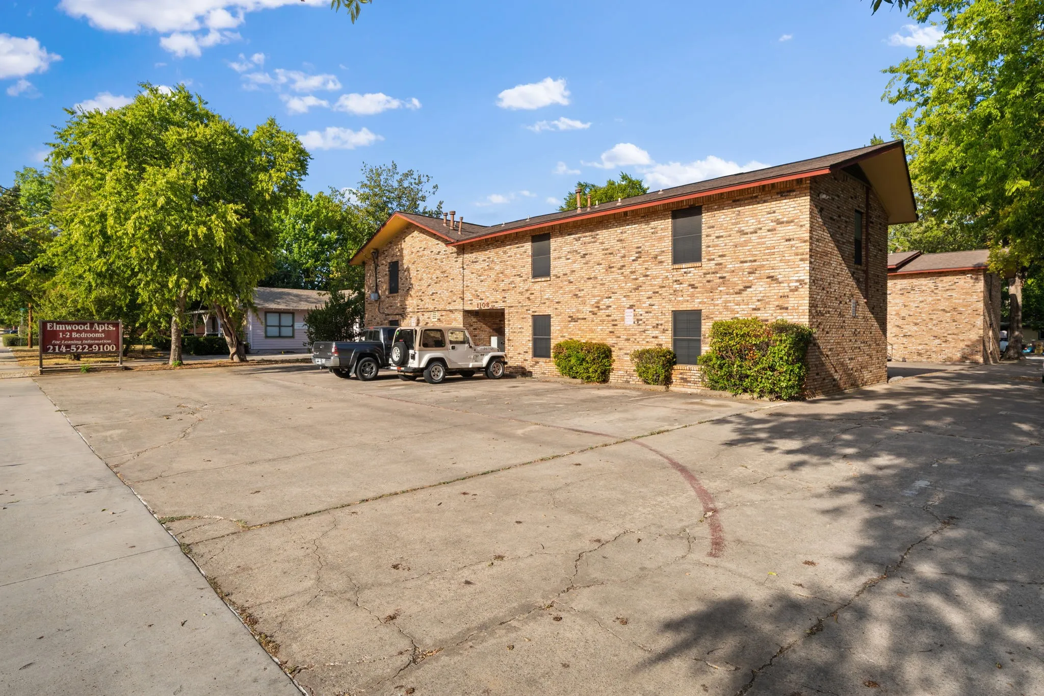 Single Family Residence For Rent in Denton County , 1108 N Elm Street 10, Denton, Texas 76201, 2 Bedroom, 2 Bathroom, Garage spaces, 900 Sqft, built in 1968, mls#21364457, Real Estate Agent in Denton, Homes For Rent in Denton county, Homes For Rent in Denton, Realtor in Denton Texas, Real Estate Brokerage Independent Realty Texas, Luminita Cordes Realtor