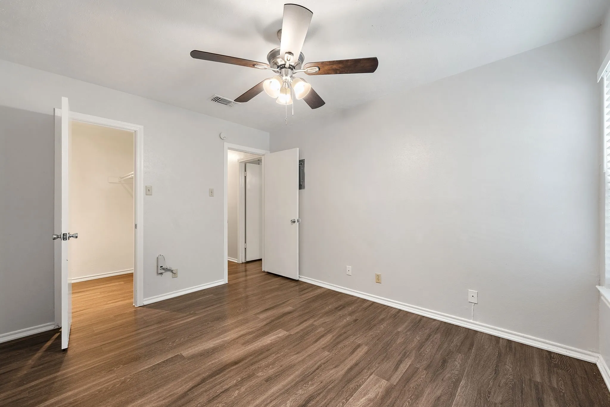Single Family Residence For Rent in Denton County , 1108 N Elm Street 10, Denton, Texas 76201, 2 Bedroom, 2 Bathroom, Garage spaces, 900 Sqft, built in 1968, mls#21364457, Real Estate Agent in Denton, Homes For Rent in Denton county, Homes For Rent in Denton, Realtor in Denton Texas, Real Estate Brokerage Independent Realty Texas, Luminita Cordes Realtor