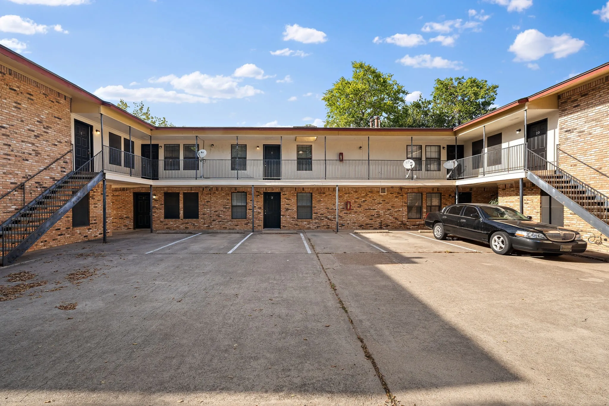 Single Family Residence For Rent in Denton County , 1108 N Elm Street 10, Denton, Texas 76201, 2 Bedroom, 2 Bathroom, Garage spaces, 900 Sqft, built in 1968, mls#21364457, Real Estate Agent in Denton, Homes For Rent in Denton county, Homes For Rent in Denton, Realtor in Denton Texas, Real Estate Brokerage Independent Realty Texas, Luminita Cordes Realtor