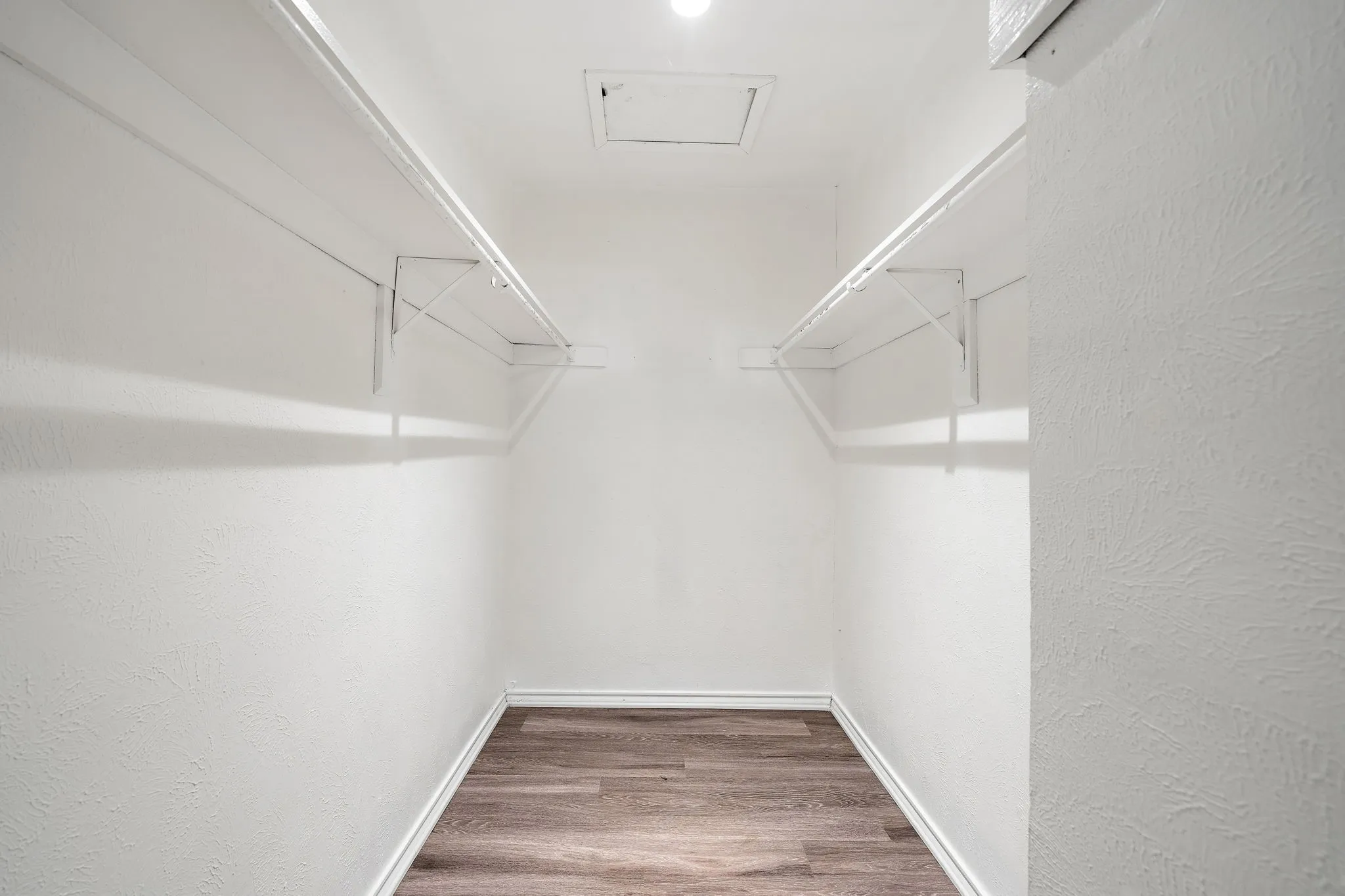 Single Family Residence For Rent in Denton County , 1108 N Elm Street 10, Denton, Texas 76201, 2 Bedroom, 2 Bathroom, Garage spaces, 900 Sqft, built in 1968, mls#21364457, Real Estate Agent in Denton, Homes For Rent in Denton county, Homes For Rent in Denton, Realtor in Denton Texas, Real Estate Brokerage Independent Realty Texas, Luminita Cordes Realtor