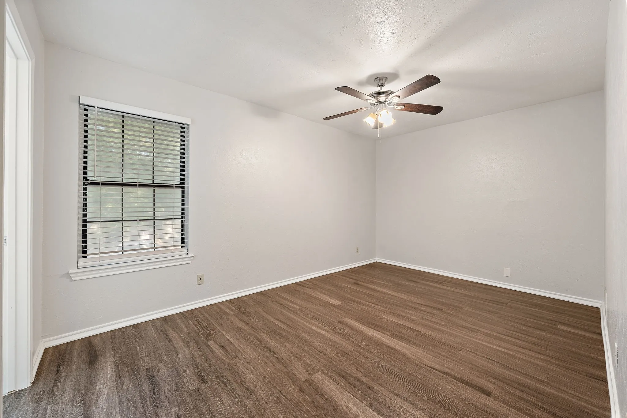 Single Family Residence For Rent in Denton County , 1108 N Elm Street 10, Denton, Texas 76201, 2 Bedroom, 2 Bathroom, Garage spaces, 900 Sqft, built in 1968, mls#21364457, Real Estate Agent in Denton, Homes For Rent in Denton county, Homes For Rent in Denton, Realtor in Denton Texas, Real Estate Brokerage Independent Realty Texas, Luminita Cordes Realtor