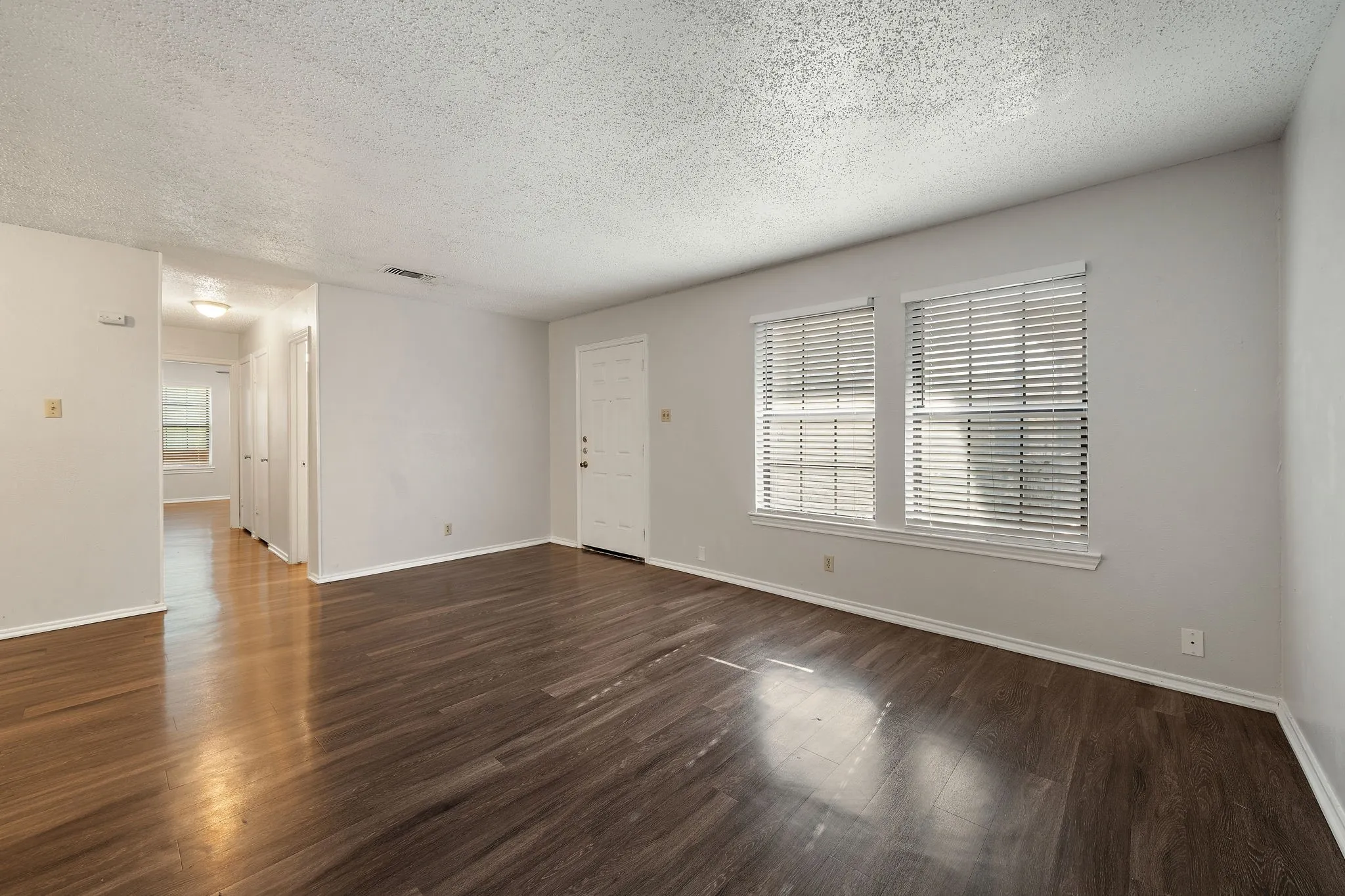 Single Family Residence For Rent in Denton County , 1108 N Elm Street 10, Denton, Texas 76201, 2 Bedroom, 2 Bathroom, Garage spaces, 900 Sqft, built in 1968, mls#21364457, Real Estate Agent in Denton, Homes For Rent in Denton county, Homes For Rent in Denton, Realtor in Denton Texas, Real Estate Brokerage Independent Realty Texas, Luminita Cordes Realtor