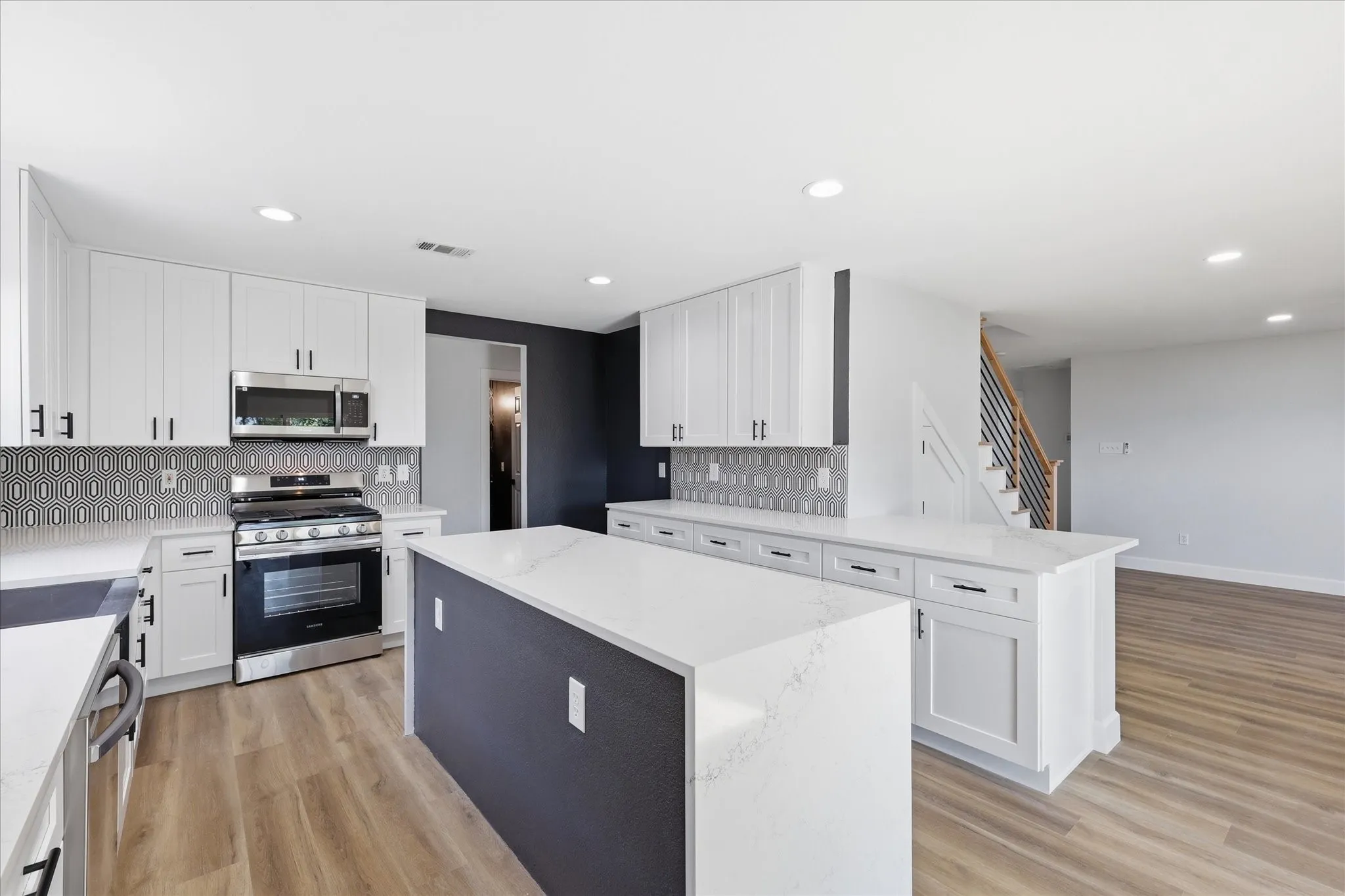 Single Family Residence For Rent in Tarrant County , 5644 Meadows Way, North Richland Hills, Texas 76180, 5 Bedroom, 4 Bathroom, 2 Garage spaces, 3,309 Sqft, built in 2001, mls#21372772, Real Estate Agent in North Richland Hills, Homes For Rent in Tarrant county, Homes For Rent in North Richland Hills, Realtor in North Richland Hills Texas, Real Estate Brokerage Independent Realty Texas, Luminita Cordes Realtor