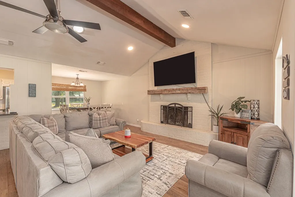 Single Family Residence For Sale in Henderson County , 542 Arrowwood Beach Road, Trinidad, Texas 75163, 3 Bedroom, 2 Bathroom, 2 Garage spaces, 1,708 Sqft, built in 1978, mls#21372578, Real Estate Agent in Trinidad, Homes For Sale in Henderson county, Homes For Sale in Trinidad, Realtor in Trinidad Texas, Real Estate Brokerage Independent Realty Texas, Luminita Cordes Realtor