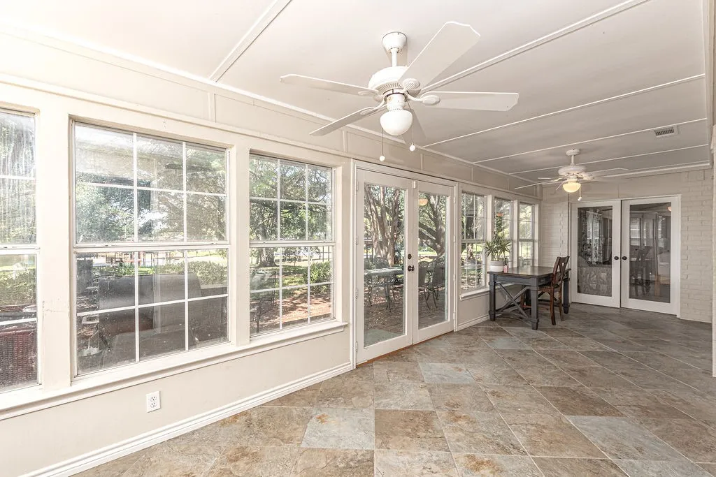 Single Family Residence For Sale in Henderson County , 542 Arrowwood Beach Road, Trinidad, Texas 75163, 3 Bedroom, 2 Bathroom, 2 Garage spaces, 1,708 Sqft, built in 1978, mls#21372578, Real Estate Agent in Trinidad, Homes For Sale in Henderson county, Homes For Sale in Trinidad, Realtor in Trinidad Texas, Real Estate Brokerage Independent Realty Texas, Luminita Cordes Realtor