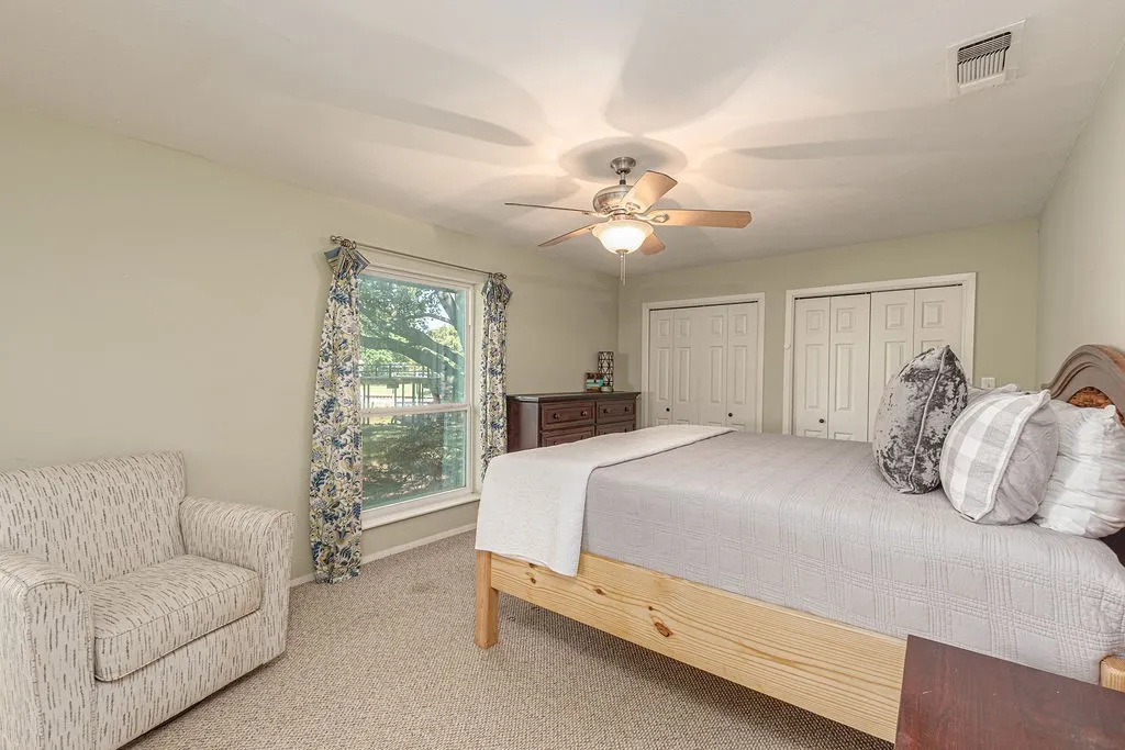 Single Family Residence For Sale in Henderson County , 542 Arrowwood Beach Road, Trinidad, Texas 75163, 3 Bedroom, 2 Bathroom, 2 Garage spaces, 1,708 Sqft, built in 1978, mls#21372578, Real Estate Agent in Trinidad, Homes For Sale in Henderson county, Homes For Sale in Trinidad, Realtor in Trinidad Texas, Real Estate Brokerage Independent Realty Texas, Luminita Cordes Realtor