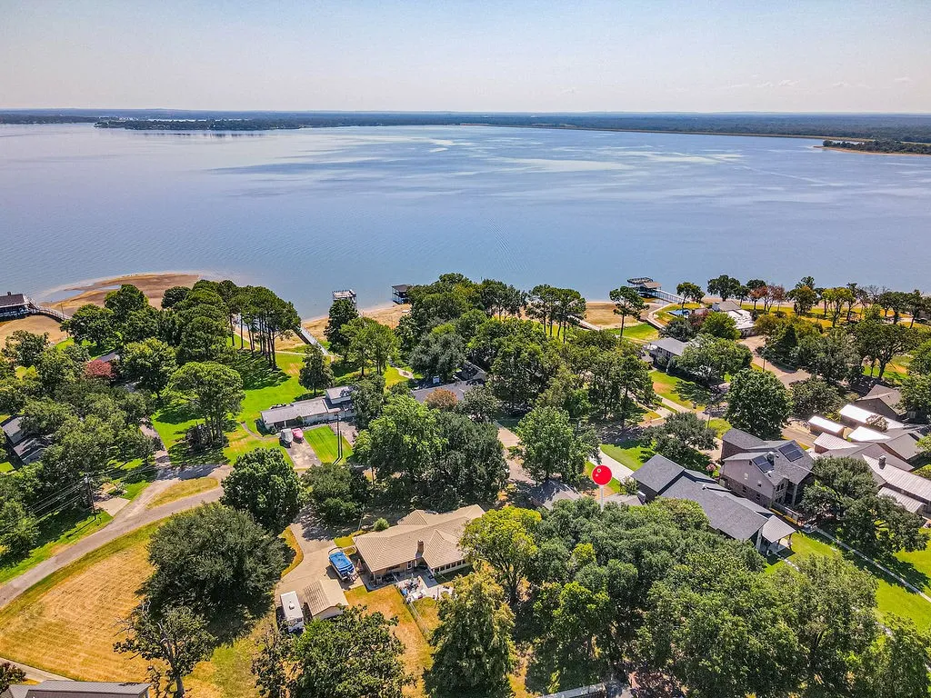 Single Family Residence For Sale in Henderson County , 542 Arrowwood Beach Road, Trinidad, Texas 75163, 3 Bedroom, 2 Bathroom, 2 Garage spaces, 1,708 Sqft, built in 1978, mls#21372578, Real Estate Agent in Trinidad, Homes For Sale in Henderson county, Homes For Sale in Trinidad, Realtor in Trinidad Texas, Real Estate Brokerage Independent Realty Texas, Luminita Cordes Realtor