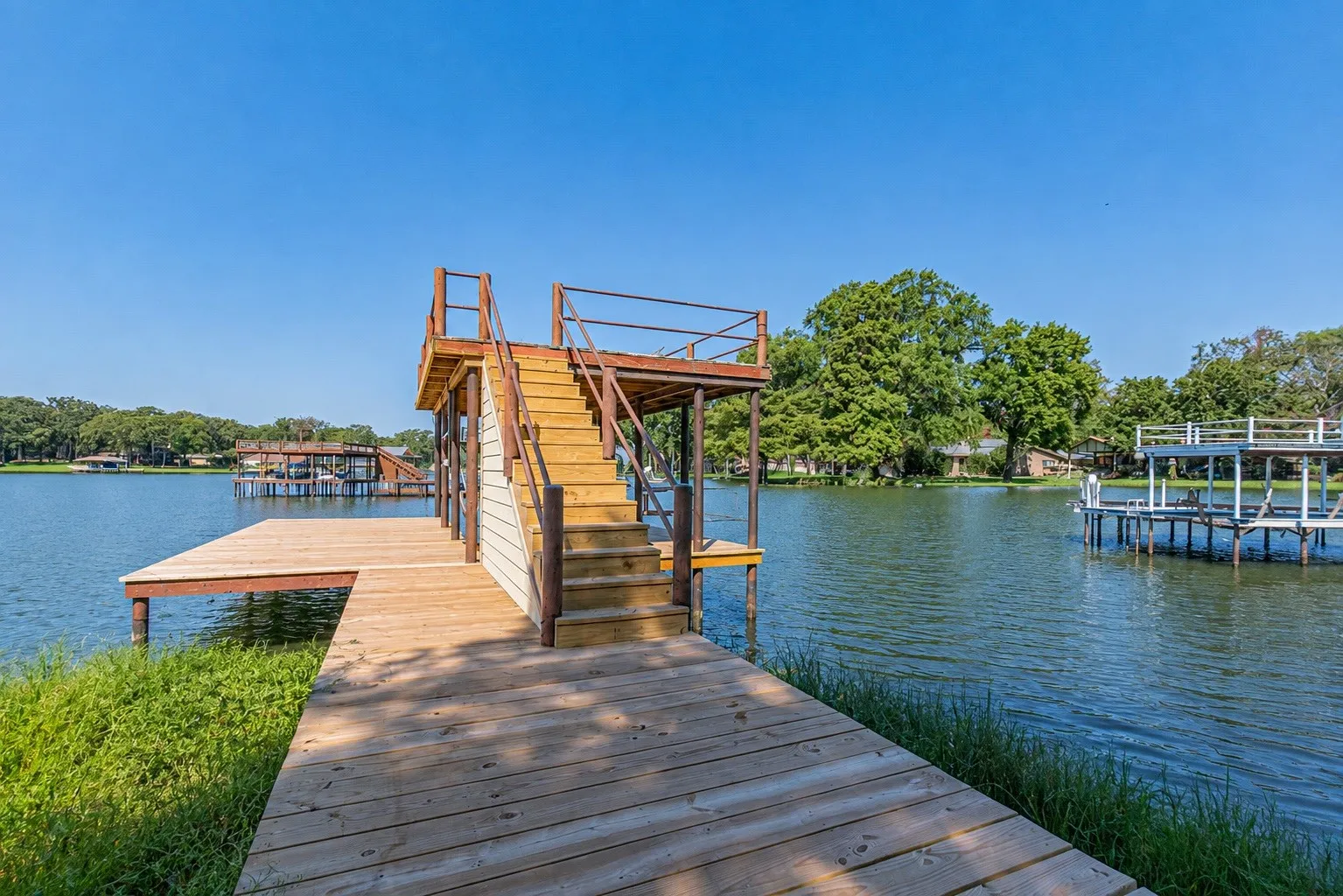 Single Family Residence For Sale in Henderson County , 542 Arrowwood Beach Road, Trinidad, Texas 75163, 3 Bedroom, 2 Bathroom, 2 Garage spaces, 1,708 Sqft, built in 1978, mls#21372578, Real Estate Agent in Trinidad, Homes For Sale in Henderson county, Homes For Sale in Trinidad, Realtor in Trinidad Texas, Real Estate Brokerage Independent Realty Texas, Luminita Cordes Realtor