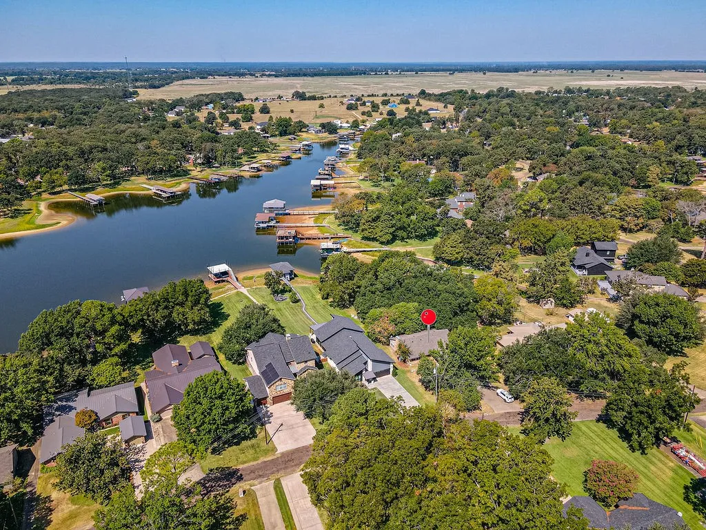 Single Family Residence For Sale in Henderson County , 542 Arrowwood Beach Road, Trinidad, Texas 75163, 3 Bedroom, 2 Bathroom, 2 Garage spaces, 1,708 Sqft, built in 1978, mls#21372578, Real Estate Agent in Trinidad, Homes For Sale in Henderson county, Homes For Sale in Trinidad, Realtor in Trinidad Texas, Real Estate Brokerage Independent Realty Texas, Luminita Cordes Realtor