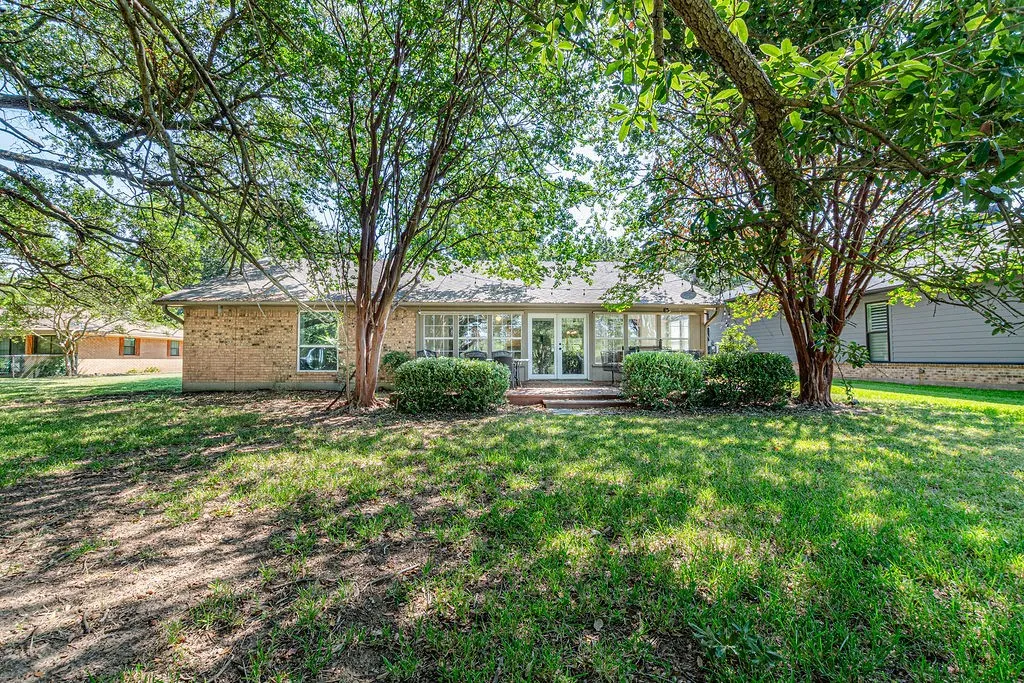 Single Family Residence For Sale in Henderson County , 542 Arrowwood Beach Road, Trinidad, Texas 75163, 3 Bedroom, 2 Bathroom, 2 Garage spaces, 1,708 Sqft, built in 1978, mls#21372578, Real Estate Agent in Trinidad, Homes For Sale in Henderson county, Homes For Sale in Trinidad, Realtor in Trinidad Texas, Real Estate Brokerage Independent Realty Texas, Luminita Cordes Realtor