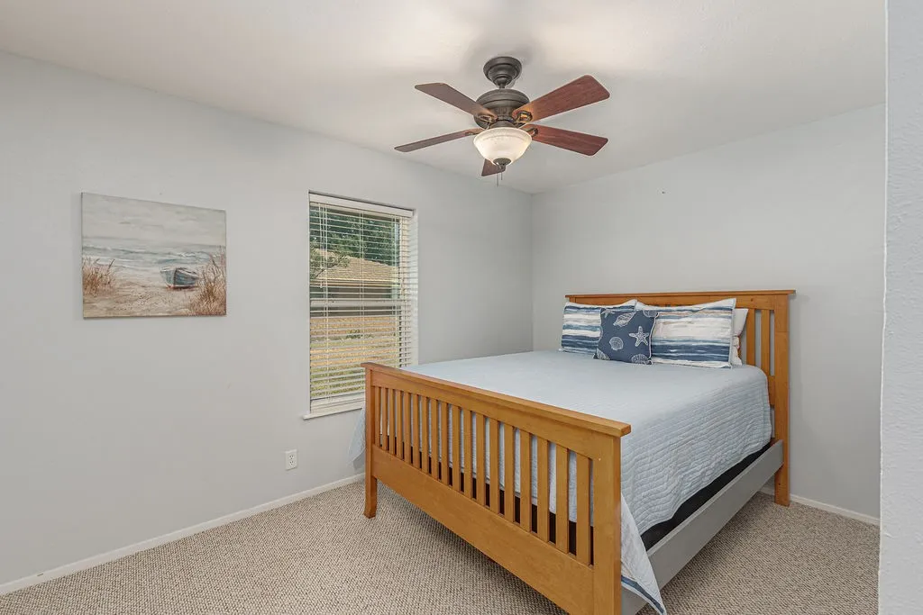 Single Family Residence For Sale in Henderson County , 542 Arrowwood Beach Road, Trinidad, Texas 75163, 3 Bedroom, 2 Bathroom, 2 Garage spaces, 1,708 Sqft, built in 1978, mls#21372578, Real Estate Agent in Trinidad, Homes For Sale in Henderson county, Homes For Sale in Trinidad, Realtor in Trinidad Texas, Real Estate Brokerage Independent Realty Texas, Luminita Cordes Realtor