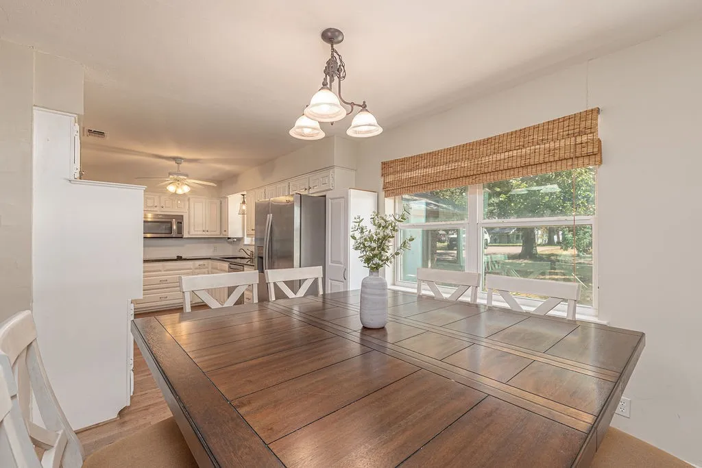 Single Family Residence For Sale in Henderson County , 542 Arrowwood Beach Road, Trinidad, Texas 75163, 3 Bedroom, 2 Bathroom, 2 Garage spaces, 1,708 Sqft, built in 1978, mls#21372578, Real Estate Agent in Trinidad, Homes For Sale in Henderson county, Homes For Sale in Trinidad, Realtor in Trinidad Texas, Real Estate Brokerage Independent Realty Texas, Luminita Cordes Realtor