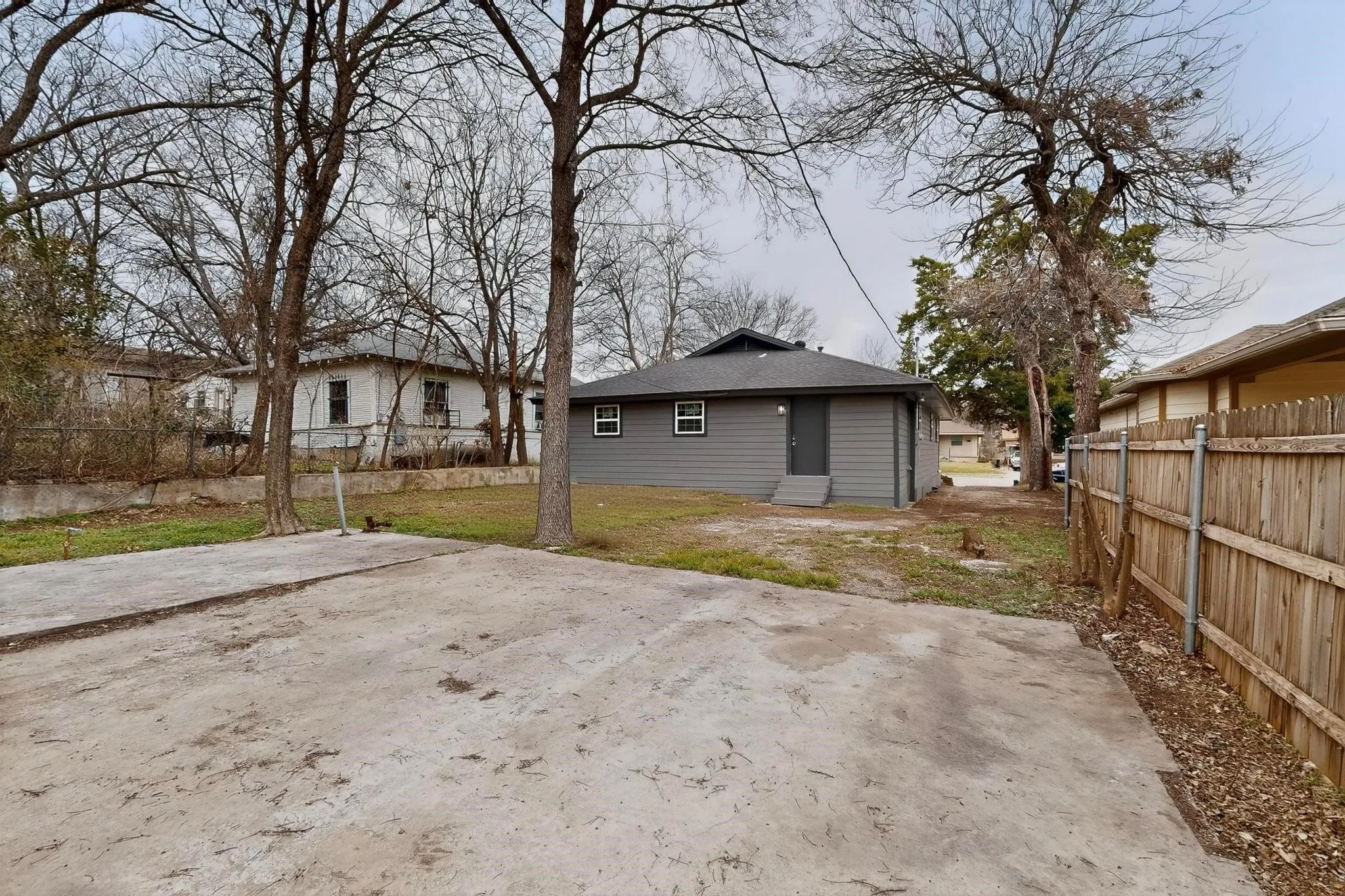 Single Family Residence For Rent in Tarrant County , 5313 Libbey Avenue, Fort Worth, Texas 76107, 3 Bedroom, 2 Bathroom, Garage spaces, 1,376 Sqft, built in 1963, mls#21372778, Real Estate Agent in Fort Worth, Homes For Rent in Tarrant county, Homes For Rent in Fort Worth, Realtor in Fort Worth Texas, Real Estate Brokerage Independent Realty Texas, Luminita Cordes Realtor