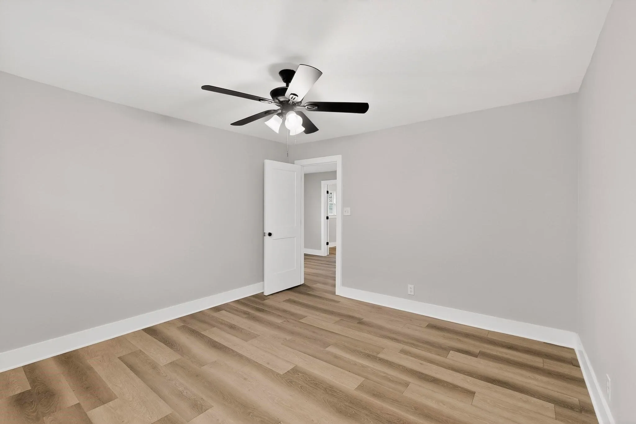 Single Family Residence For Rent in Tarrant County , 5313 Libbey Avenue, Fort Worth, Texas 76107, 3 Bedroom, 2 Bathroom, Garage spaces, 1,376 Sqft, built in 1963, mls#21372778, Real Estate Agent in Fort Worth, Homes For Rent in Tarrant county, Homes For Rent in Fort Worth, Realtor in Fort Worth Texas, Real Estate Brokerage Independent Realty Texas, Luminita Cordes Realtor