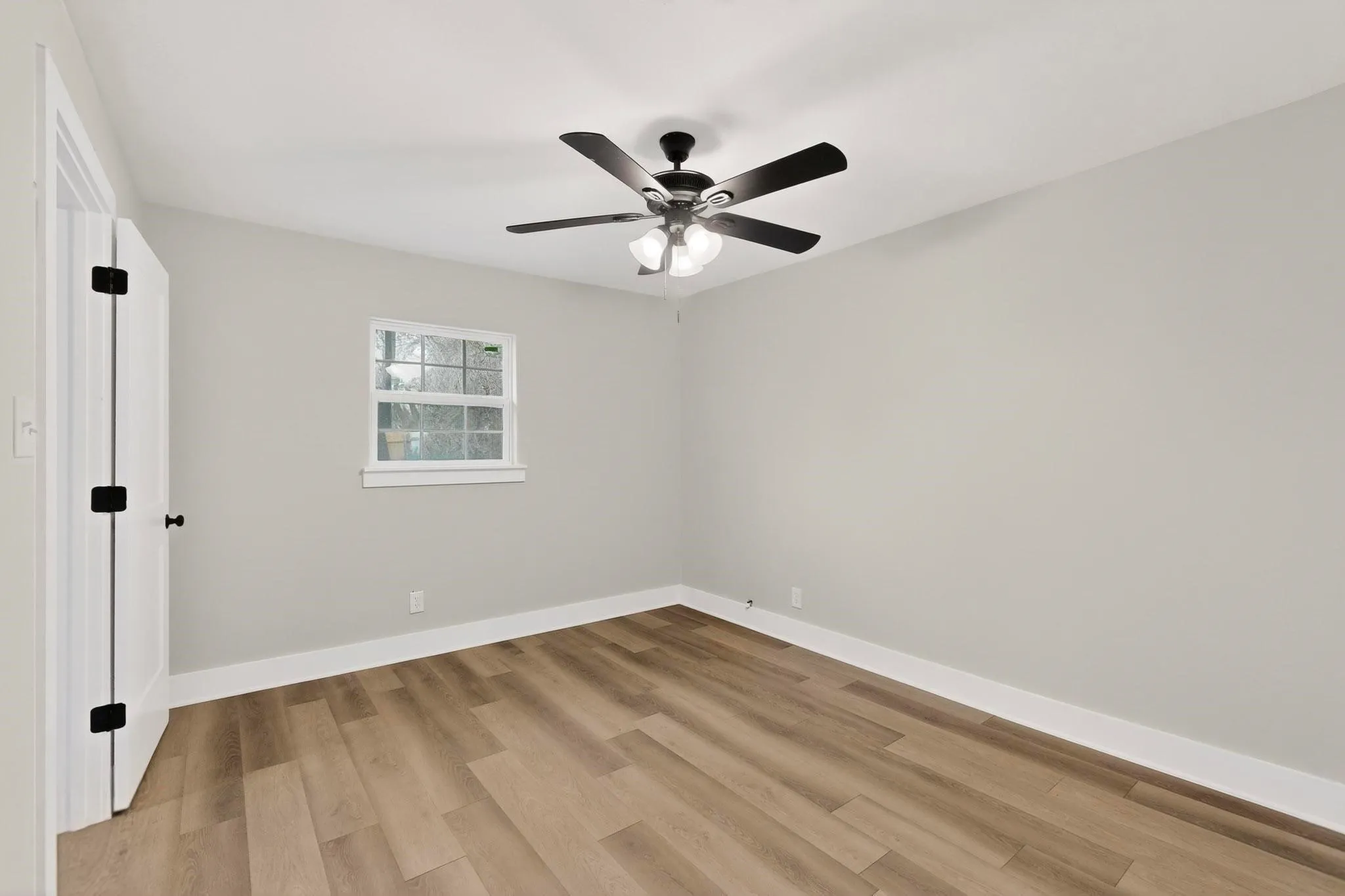 Single Family Residence For Rent in Tarrant County , 5313 Libbey Avenue, Fort Worth, Texas 76107, 3 Bedroom, 2 Bathroom, Garage spaces, 1,376 Sqft, built in 1963, mls#21372778, Real Estate Agent in Fort Worth, Homes For Rent in Tarrant county, Homes For Rent in Fort Worth, Realtor in Fort Worth Texas, Real Estate Brokerage Independent Realty Texas, Luminita Cordes Realtor