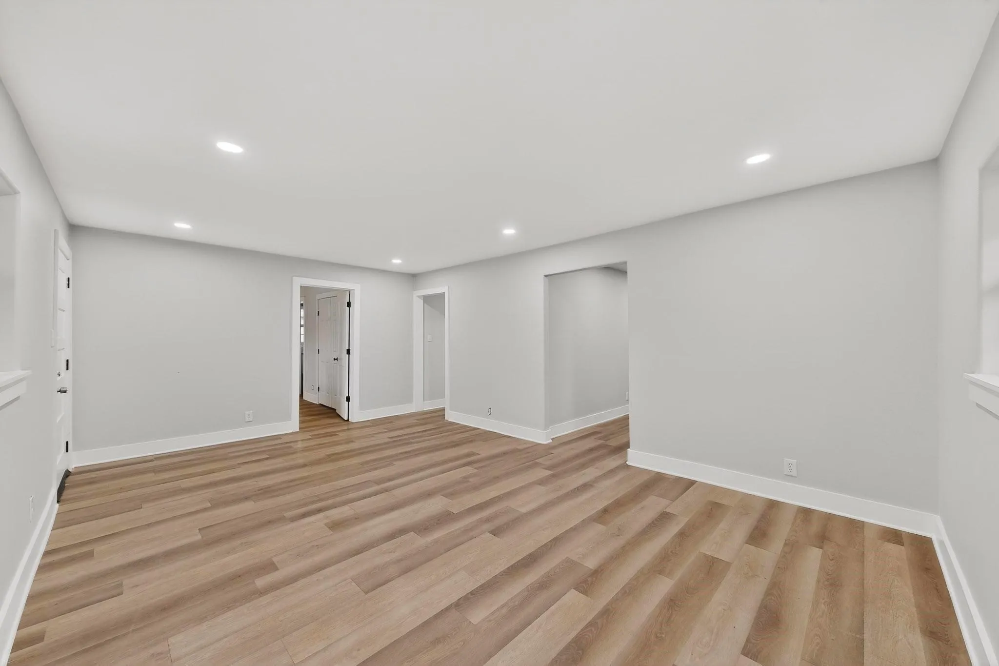Single Family Residence For Rent in Tarrant County , 5313 Libbey Avenue, Fort Worth, Texas 76107, 3 Bedroom, 2 Bathroom, Garage spaces, 1,376 Sqft, built in 1963, mls#21372778, Real Estate Agent in Fort Worth, Homes For Rent in Tarrant county, Homes For Rent in Fort Worth, Realtor in Fort Worth Texas, Real Estate Brokerage Independent Realty Texas, Luminita Cordes Realtor