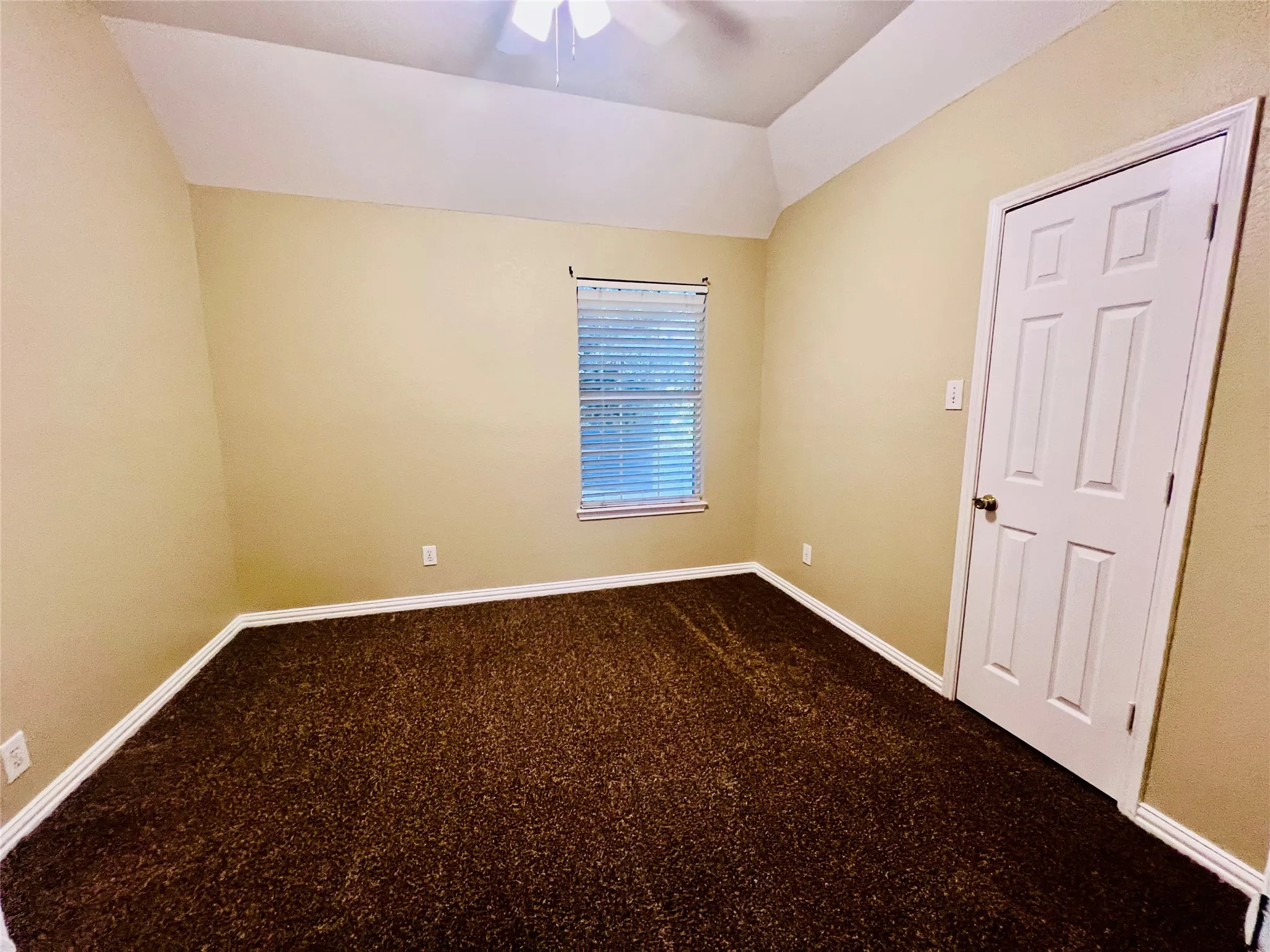 Single Family Residence For Rent in Dallas County , 1206 Mill Spring Drive, Garland, Texas 75040, 3 Bedroom, 3 Bathroom, 2 Garage spaces, 1,762 Sqft, built in 1994, mls#21372565, Real Estate Agent in Garland, Homes For Rent in Dallas county, Homes For Rent in Garland, Realtor in Garland Texas, Real Estate Brokerage Independent Realty Texas, Luminita Cordes Realtor