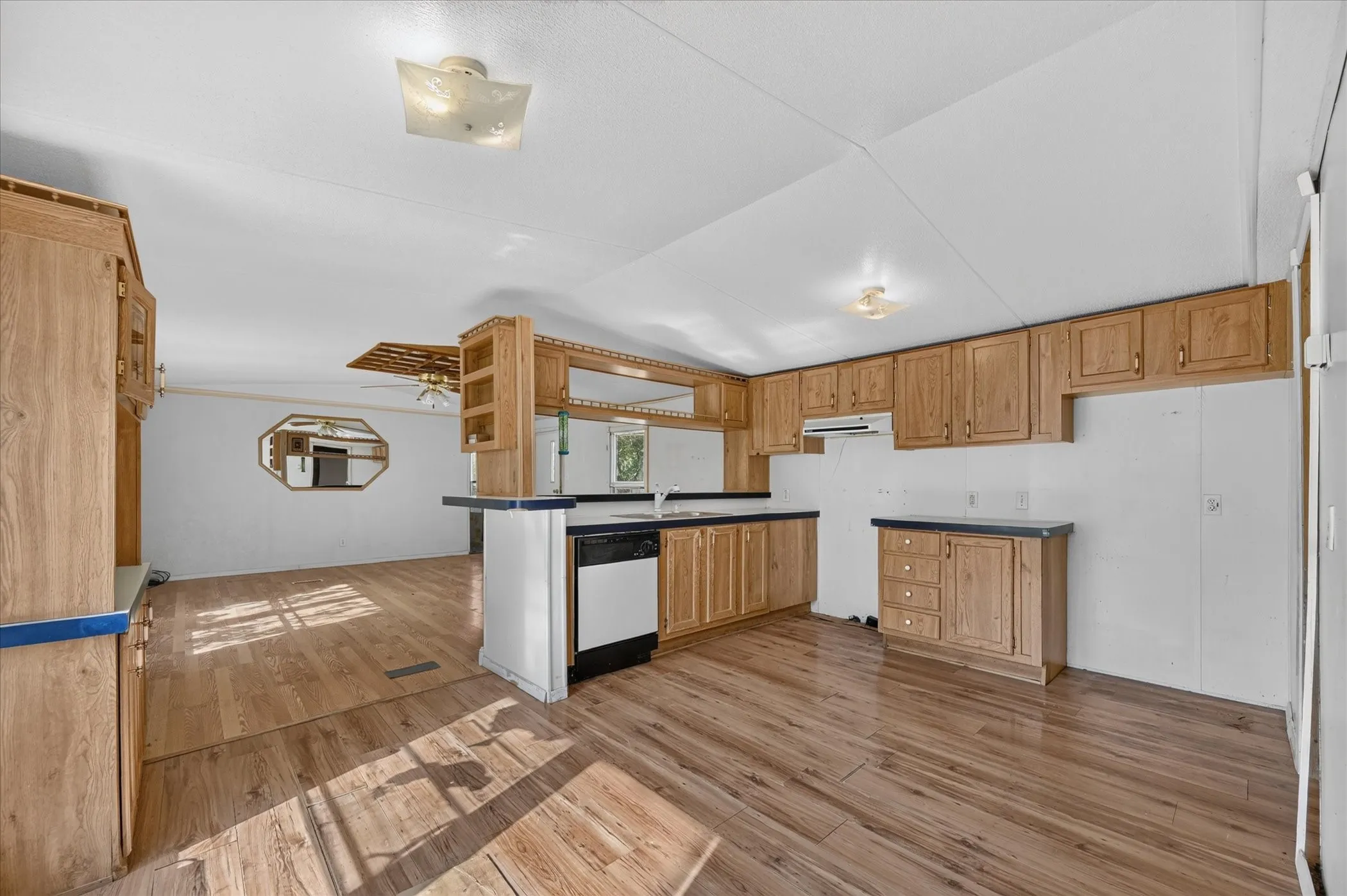 Mobile Home For Sale in Collin County , 7558 Sterling Drive, Anna, Texas 75409, 3 Bedroom, 2 Bathroom, Garage spaces, 1,190 Sqft, built in 1996, mls#21369847, Real Estate Agent in Anna, Homes For Sale in Collin county, Homes For Sale in Anna, Realtor in Anna Texas, Real Estate Brokerage Independent Realty Texas, Luminita Cordes Realtor