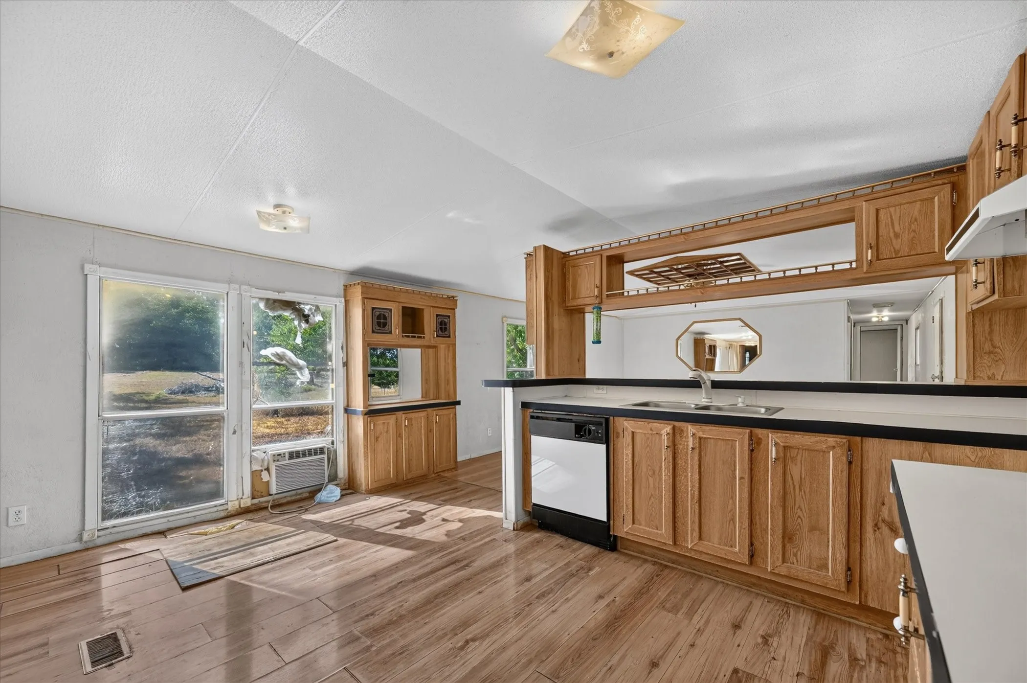 Mobile Home For Sale in Collin County , 7558 Sterling Drive, Anna, Texas 75409, 3 Bedroom, 2 Bathroom, Garage spaces, 1,190 Sqft, built in 1996, mls#21369847, Real Estate Agent in Anna, Homes For Sale in Collin county, Homes For Sale in Anna, Realtor in Anna Texas, Real Estate Brokerage Independent Realty Texas, Luminita Cordes Realtor