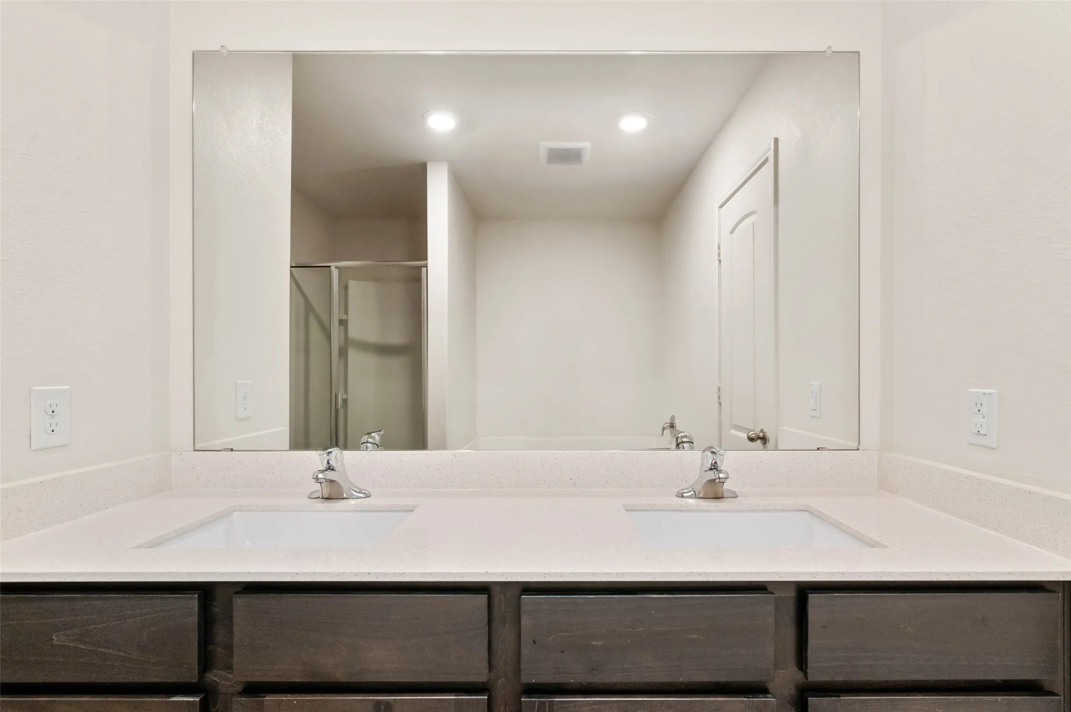 Single Family Residence For Sale in Denton County , 175 Aster Drive, Sanger, Texas 76266, 4 Bedroom, 2 Bathroom, 2 Garage spaces, 2,009 Sqft, built in 2020, mls#21372787, Real Estate Agent in Sanger, Homes For Sale in Denton county, Homes For Sale in Sanger, Realtor in Sanger Texas, Real Estate Brokerage Independent Realty Texas, Luminita Cordes Realtor