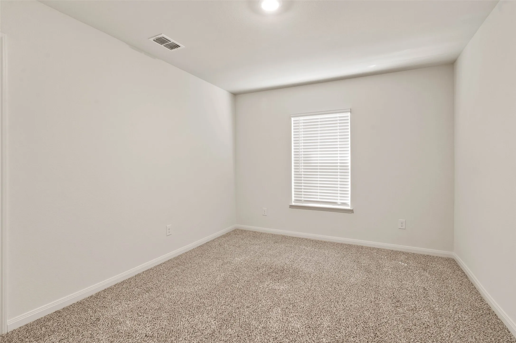 Single Family Residence For Sale in Denton County , 175 Aster Drive, Sanger, Texas 76266, 4 Bedroom, 2 Bathroom, 2 Garage spaces, 2,009 Sqft, built in 2020, mls#21372787, Real Estate Agent in Sanger, Homes For Sale in Denton county, Homes For Sale in Sanger, Realtor in Sanger Texas, Real Estate Brokerage Independent Realty Texas, Luminita Cordes Realtor