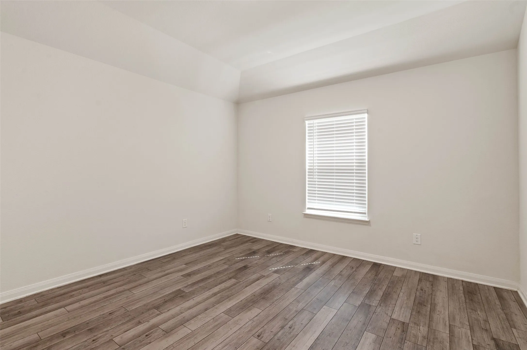 Single Family Residence For Sale in Denton County , 175 Aster Drive, Sanger, Texas 76266, 4 Bedroom, 2 Bathroom, 2 Garage spaces, 2,009 Sqft, built in 2020, mls#21372787, Real Estate Agent in Sanger, Homes For Sale in Denton county, Homes For Sale in Sanger, Realtor in Sanger Texas, Real Estate Brokerage Independent Realty Texas, Luminita Cordes Realtor