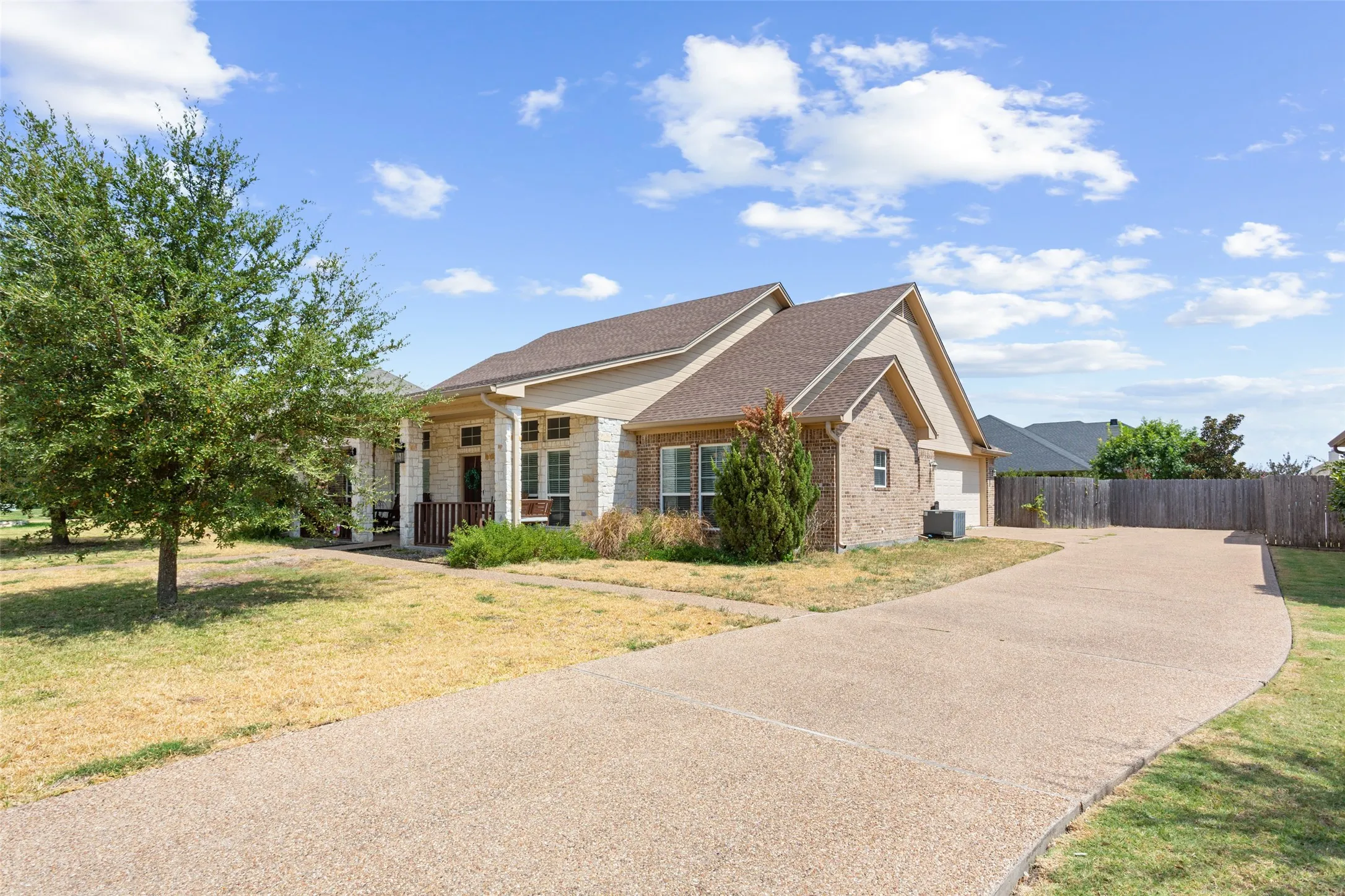 Single Family Residence For Sale in Mc Lennan County , 104 Claudette, Hewitt, Texas 76643, 4 Bedroom, 3 Bathroom, 2 Garage spaces, 2,182 Sqft, built in 2013, mls#21372616, Real Estate Agent in Hewitt, Homes For Sale in Mc Lennan county, Homes For Sale in Hewitt, Realtor in Hewitt Texas, Real Estate Brokerage Independent Realty Texas, Luminita Cordes Realtor