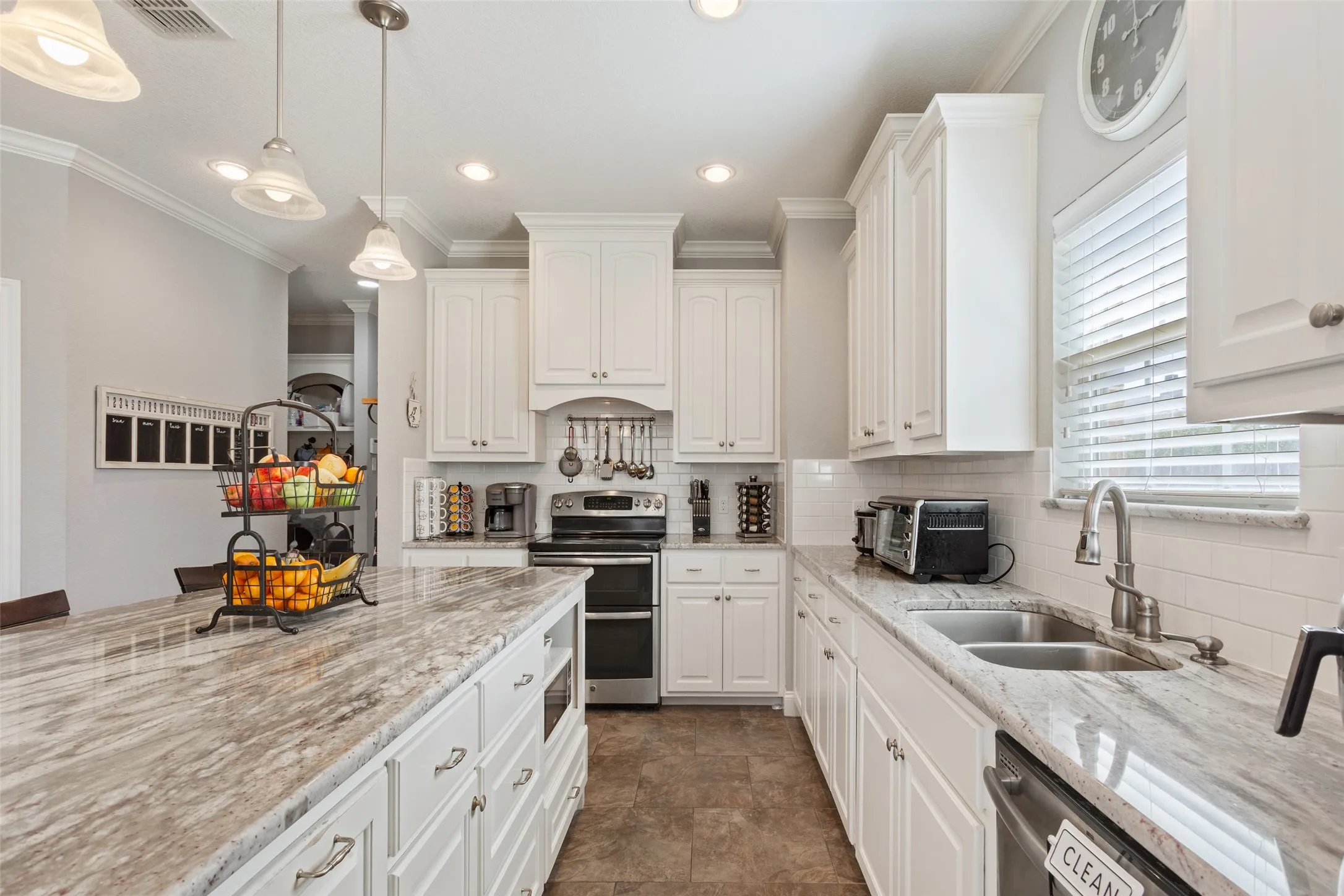 Single Family Residence For Sale in Mc Lennan County , 104 Claudette, Hewitt, Texas 76643, 4 Bedroom, 3 Bathroom, 2 Garage spaces, 2,182 Sqft, built in 2013, mls#21372616, Real Estate Agent in Hewitt, Homes For Sale in Mc Lennan county, Homes For Sale in Hewitt, Realtor in Hewitt Texas, Real Estate Brokerage Independent Realty Texas, Luminita Cordes Realtor