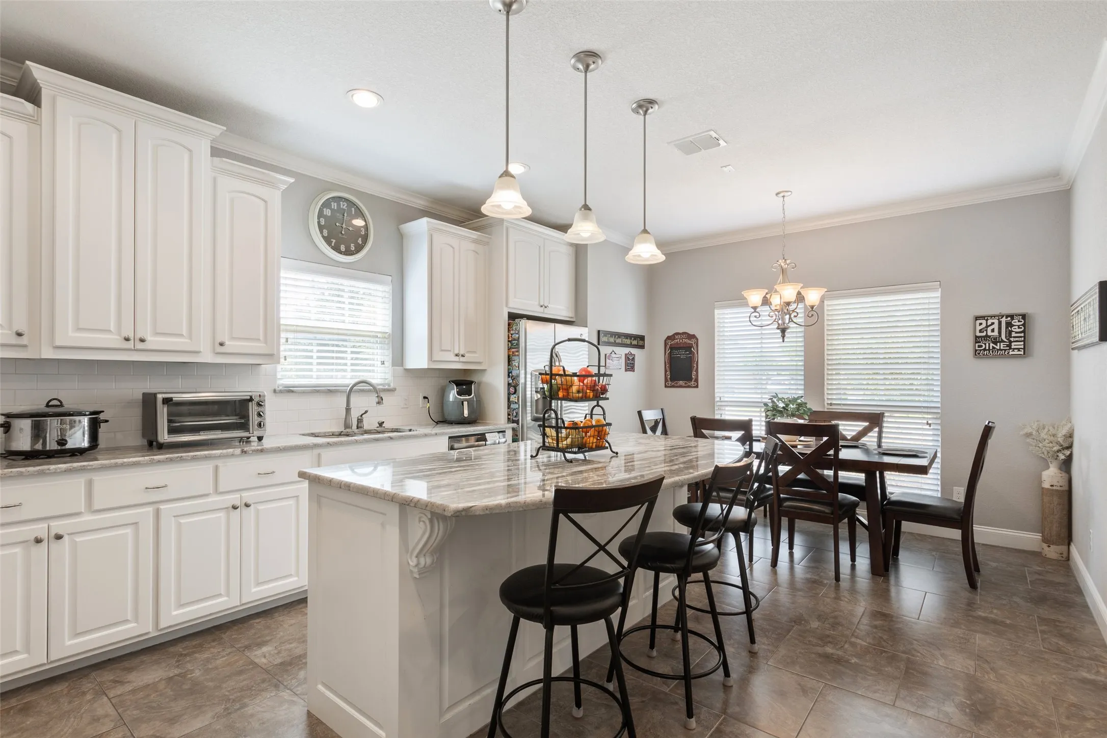 Single Family Residence For Sale in Mc Lennan County , 104 Claudette, Hewitt, Texas 76643, 4 Bedroom, 3 Bathroom, 2 Garage spaces, 2,182 Sqft, built in 2013, mls#21372616, Real Estate Agent in Hewitt, Homes For Sale in Mc Lennan county, Homes For Sale in Hewitt, Realtor in Hewitt Texas, Real Estate Brokerage Independent Realty Texas, Luminita Cordes Realtor