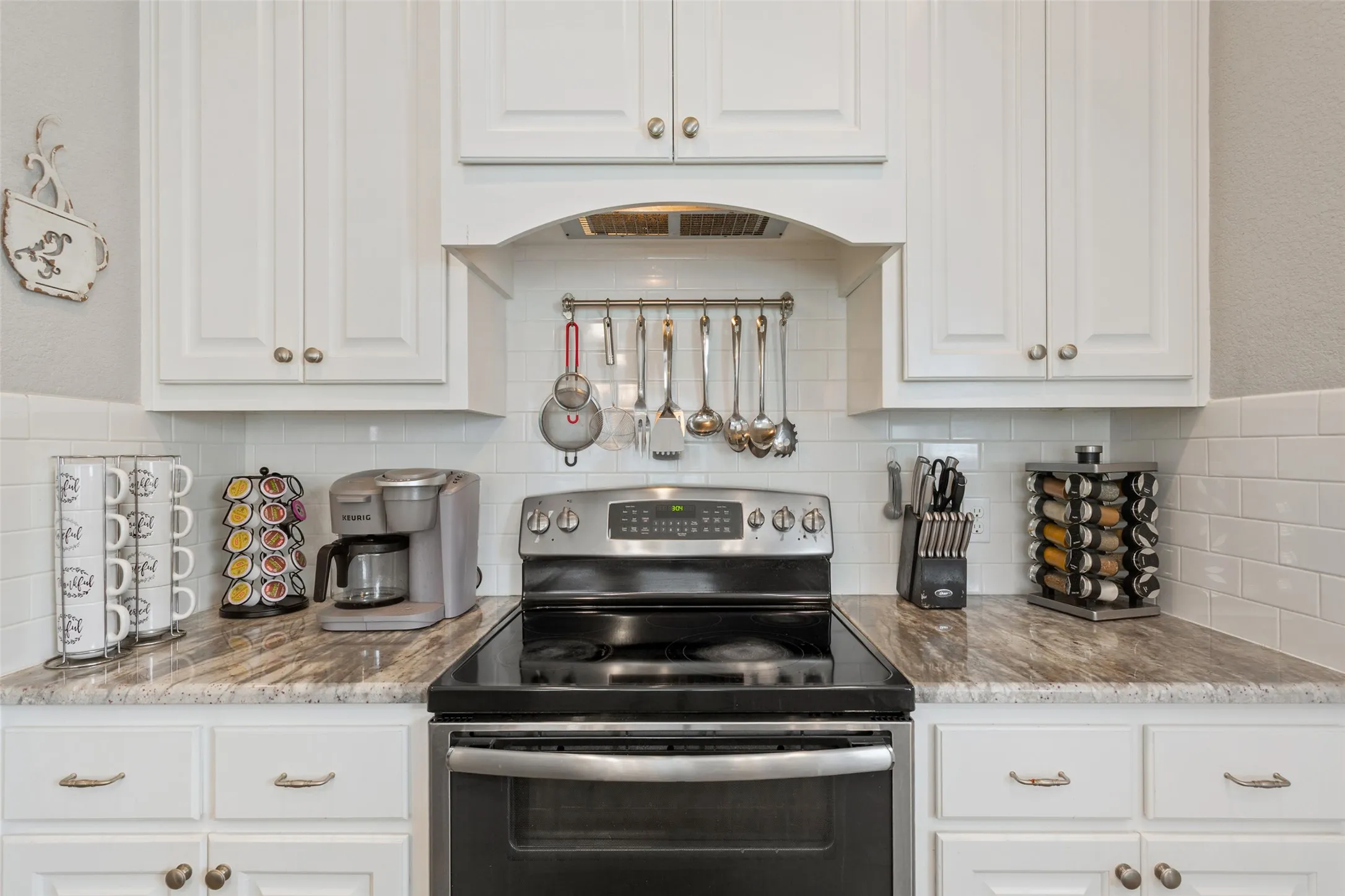 Single Family Residence For Sale in Mc Lennan County , 104 Claudette, Hewitt, Texas 76643, 4 Bedroom, 3 Bathroom, 2 Garage spaces, 2,182 Sqft, built in 2013, mls#21372616, Real Estate Agent in Hewitt, Homes For Sale in Mc Lennan county, Homes For Sale in Hewitt, Realtor in Hewitt Texas, Real Estate Brokerage Independent Realty Texas, Luminita Cordes Realtor