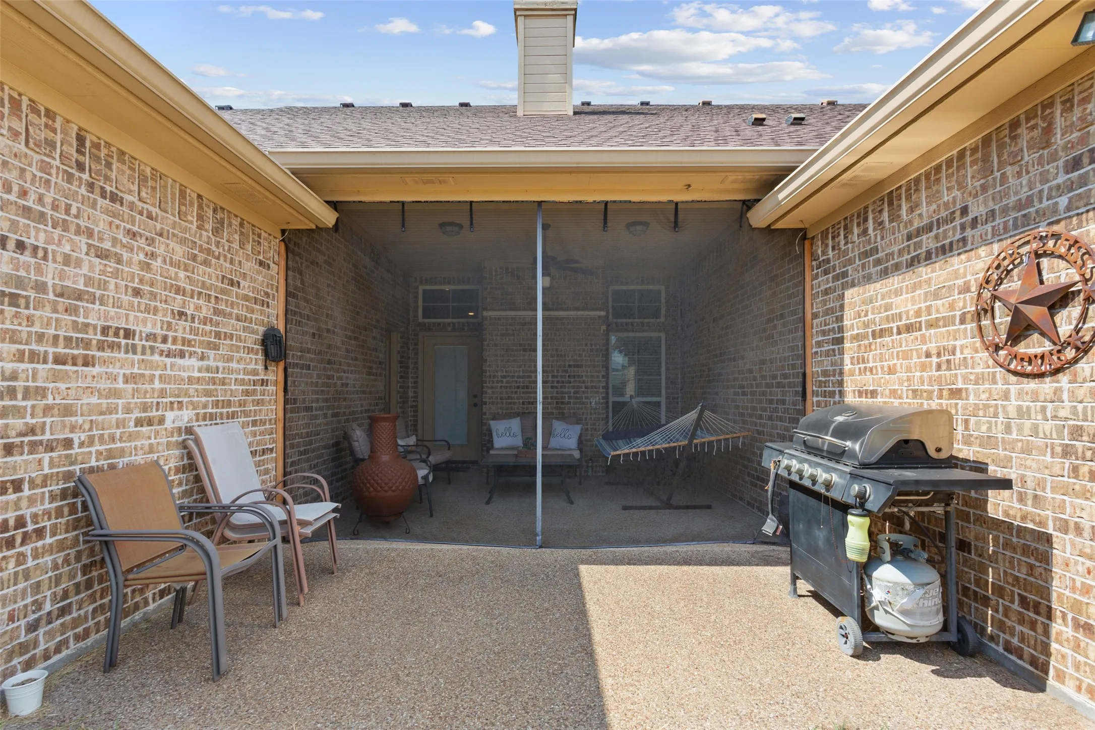 Single Family Residence For Sale in Mc Lennan County , 104 Claudette, Hewitt, Texas 76643, 4 Bedroom, 3 Bathroom, 2 Garage spaces, 2,182 Sqft, built in 2013, mls#21372616, Real Estate Agent in Hewitt, Homes For Sale in Mc Lennan county, Homes For Sale in Hewitt, Realtor in Hewitt Texas, Real Estate Brokerage Independent Realty Texas, Luminita Cordes Realtor