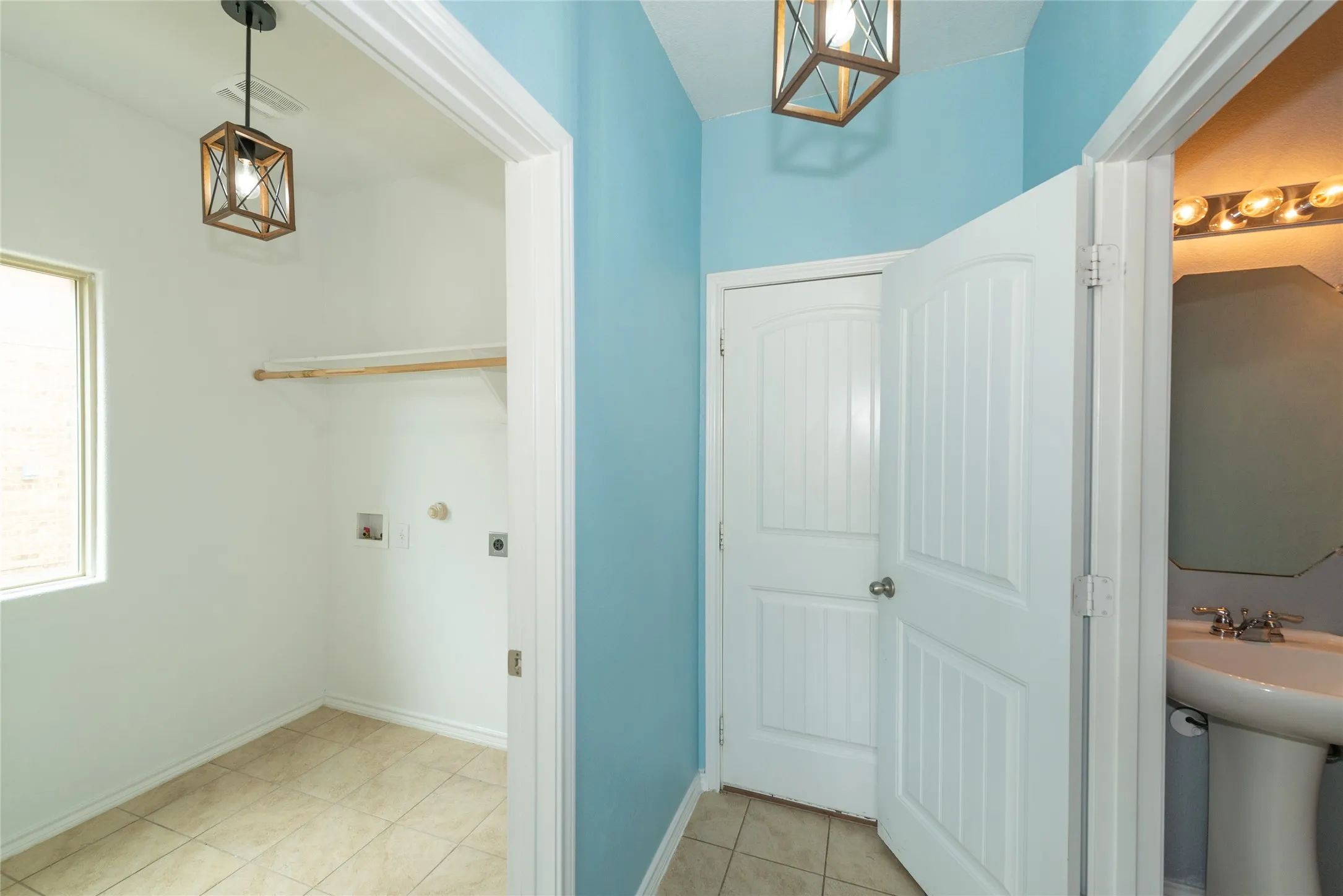 Single Family Residence For Sale in Denton County , 324 Fairgrounds Lane, Ponder, Texas 76259, 4 Bedroom, 3 Bathroom, 2 Garage spaces, 2,450 Sqft, built in 2017, mls#21372792, Real Estate Agent in Ponder, Homes For Sale in Denton county, Homes For Sale in Ponder, Realtor in Ponder Texas, Real Estate Brokerage Independent Realty Texas, Luminita Cordes Realtor