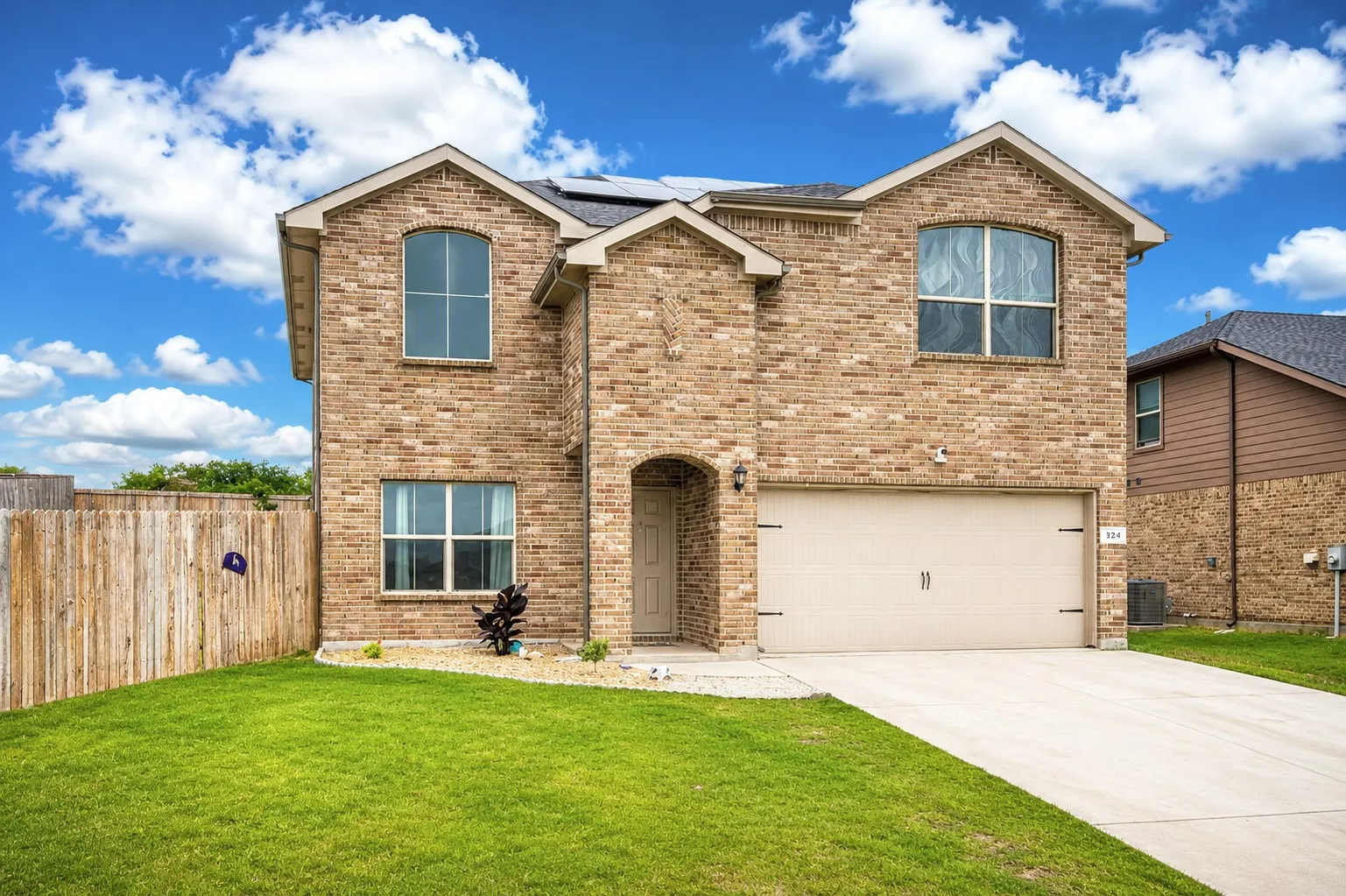 Single Family Residence For Sale in Denton County , 324 Fairgrounds Lane, Ponder, Texas 76259, 4 Bedroom, 3 Bathroom, 2 Garage spaces, 2,450 Sqft, built in 2017, mls#21372792, Real Estate Agent in Ponder, Homes For Sale in Denton county, Homes For Sale in Ponder, Realtor in Ponder Texas, Real Estate Brokerage Independent Realty Texas, Luminita Cordes Realtor