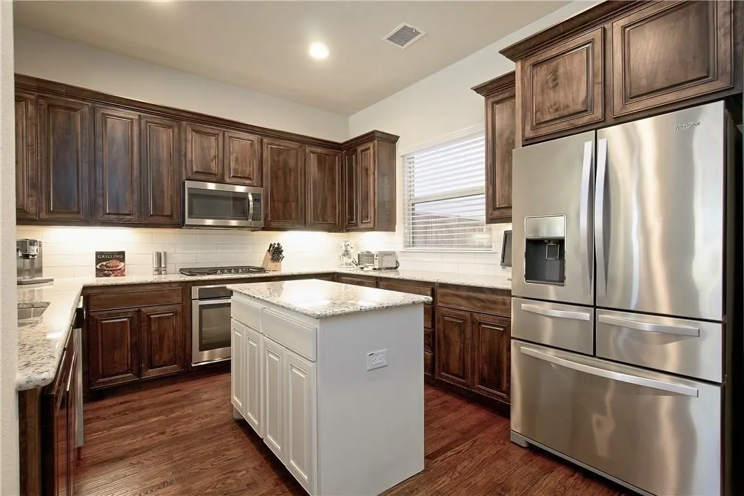 Townhouse For Rent in Denton County , 4108 Riverside Drive, Flower Mound, Texas 75028, 3 Bedroom, 3 Bathroom, 2 Garage spaces, 2,095 Sqft, built in 2017, mls#21372789, Real Estate Agent in Flower Mound, Homes For Rent in Denton county, Homes For Rent in Flower Mound, Realtor in Flower Mound Texas, Real Estate Brokerage Independent Realty Texas, Luminita Cordes Realtor