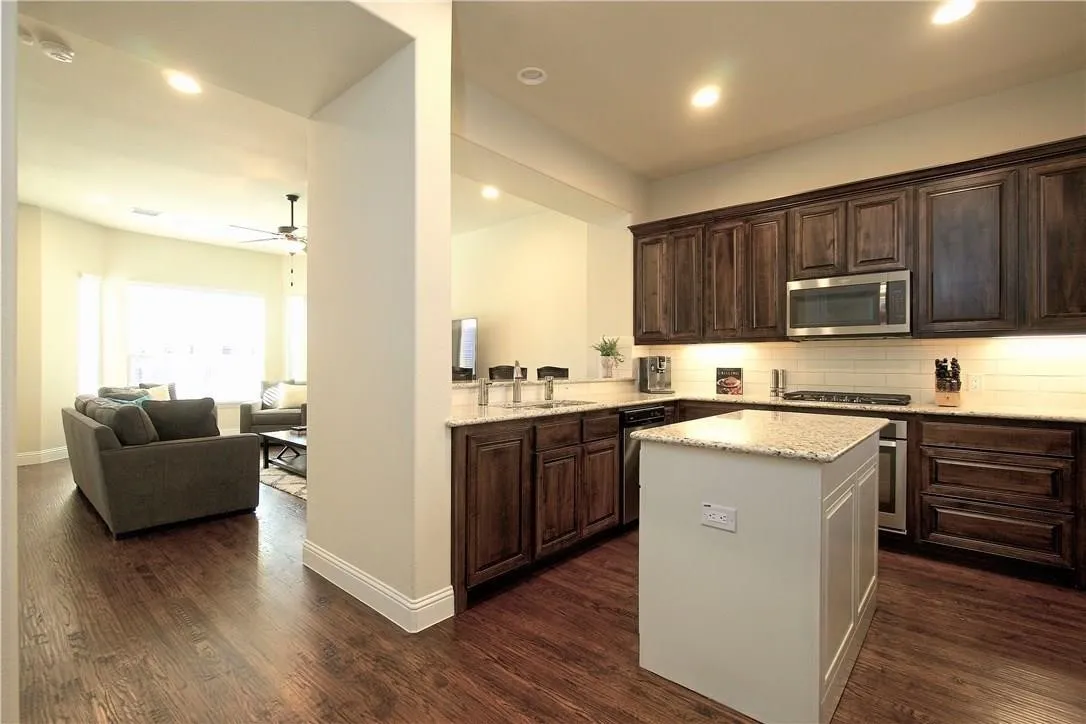 Townhouse For Rent in Denton County , 4108 Riverside Drive, Flower Mound, Texas 75028, 3 Bedroom, 3 Bathroom, 2 Garage spaces, 2,095 Sqft, built in 2017, mls#21372789, Real Estate Agent in Flower Mound, Homes For Rent in Denton county, Homes For Rent in Flower Mound, Realtor in Flower Mound Texas, Real Estate Brokerage Independent Realty Texas, Luminita Cordes Realtor