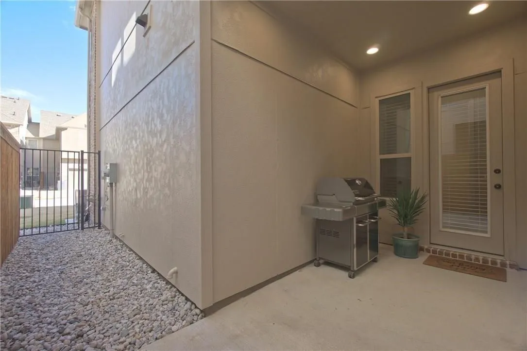 Townhouse For Rent in Denton County , 4108 Riverside Drive, Flower Mound, Texas 75028, 3 Bedroom, 3 Bathroom, 2 Garage spaces, 2,095 Sqft, built in 2017, mls#21372789, Real Estate Agent in Flower Mound, Homes For Rent in Denton county, Homes For Rent in Flower Mound, Realtor in Flower Mound Texas, Real Estate Brokerage Independent Realty Texas, Luminita Cordes Realtor