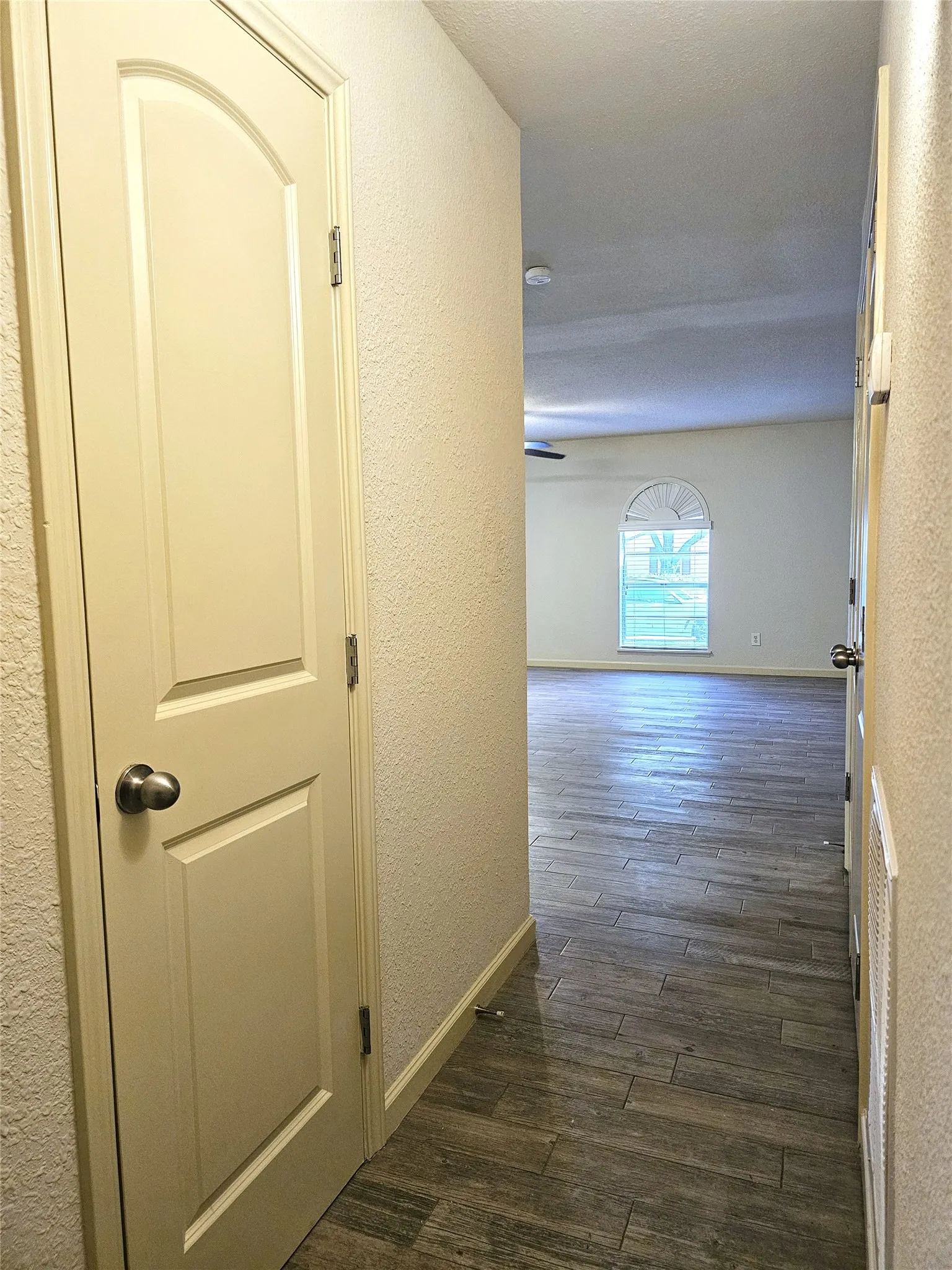 Single Family Residence For Rent in Collin County , 925 Whitehall Drive, Plano, Texas 75023, 3 Bedroom, 2 Bathroom, 2 Garage spaces, 1,440 Sqft, built in 1975, mls#21372784, Real Estate Agent in Plano, Homes For Rent in Collin county, Homes For Rent in Plano, Realtor in Plano Texas, Real Estate Brokerage Independent Realty Texas, Luminita Cordes Realtor