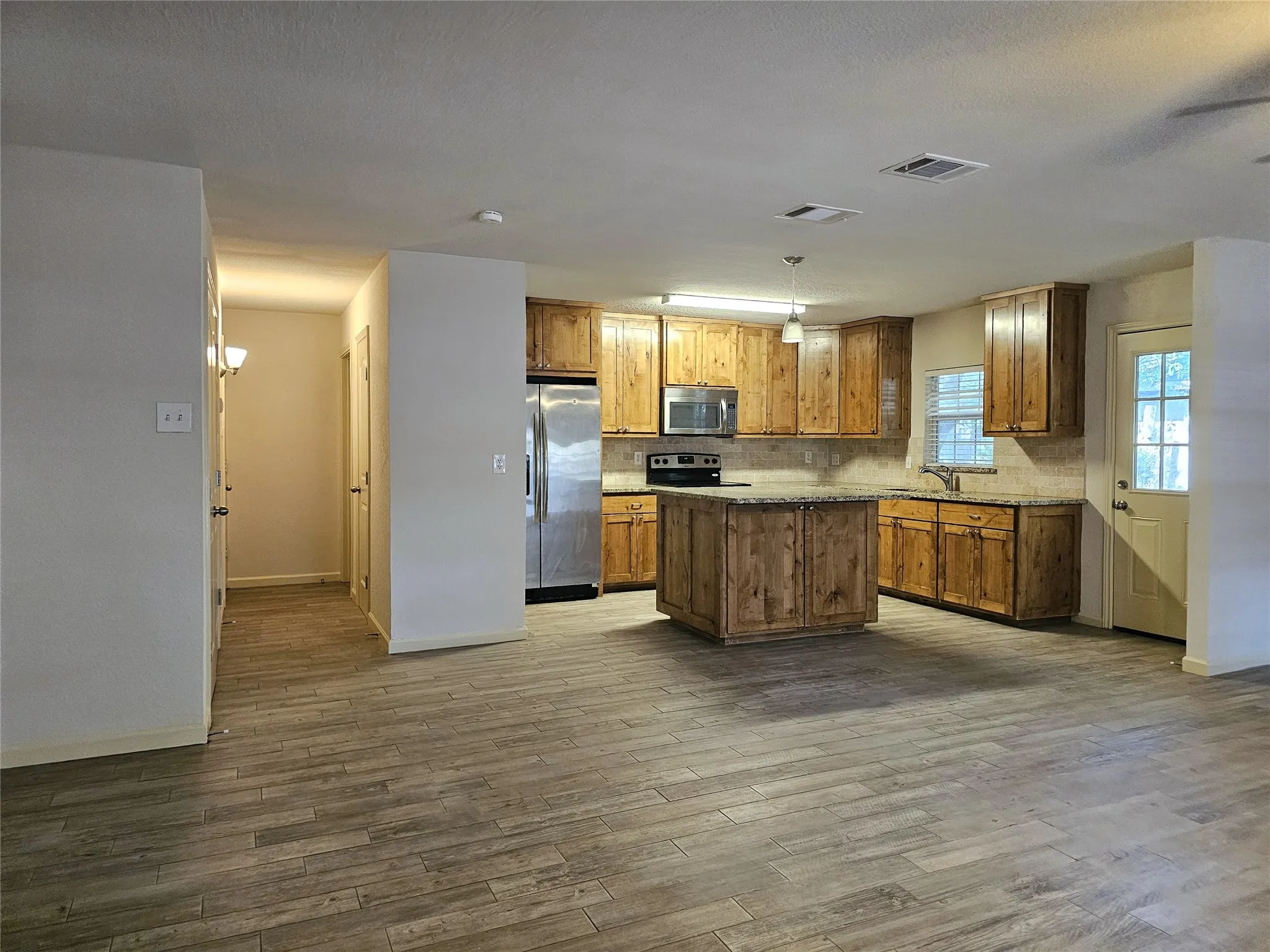 Single Family Residence For Rent in Collin County , 925 Whitehall Drive, Plano, Texas 75023, 3 Bedroom, 2 Bathroom, 2 Garage spaces, 1,440 Sqft, built in 1975, mls#21372784, Real Estate Agent in Plano, Homes For Rent in Collin county, Homes For Rent in Plano, Realtor in Plano Texas, Real Estate Brokerage Independent Realty Texas, Luminita Cordes Realtor