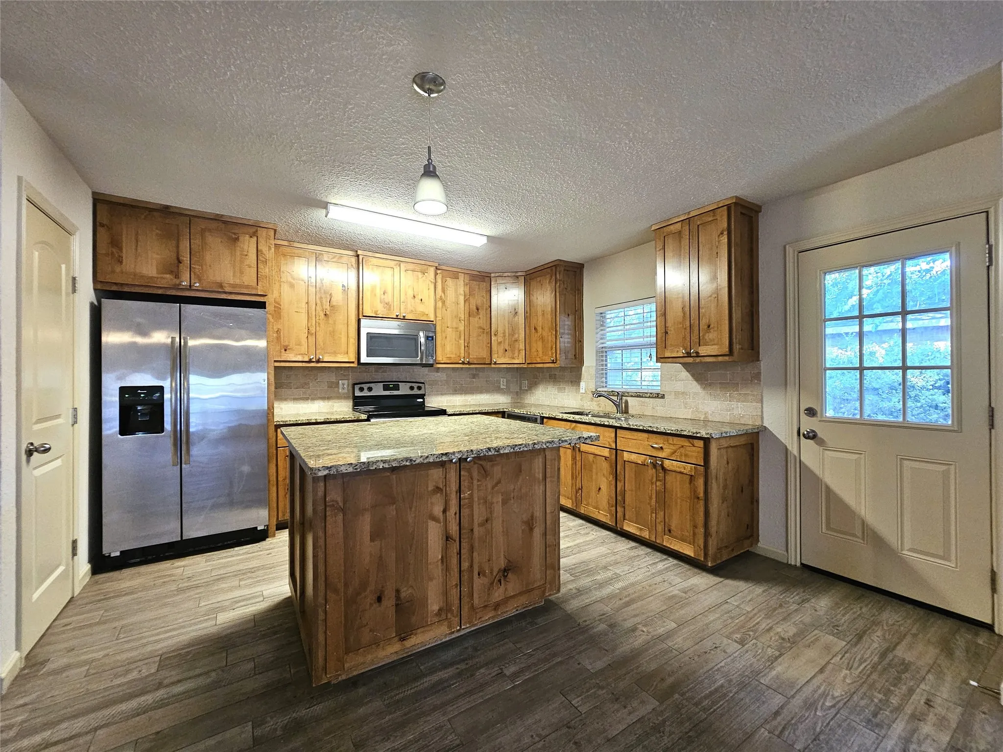 Single Family Residence For Rent in Collin County , 925 Whitehall Drive, Plano, Texas 75023, 3 Bedroom, 2 Bathroom, 2 Garage spaces, 1,440 Sqft, built in 1975, mls#21372784, Real Estate Agent in Plano, Homes For Rent in Collin county, Homes For Rent in Plano, Realtor in Plano Texas, Real Estate Brokerage Independent Realty Texas, Luminita Cordes Realtor