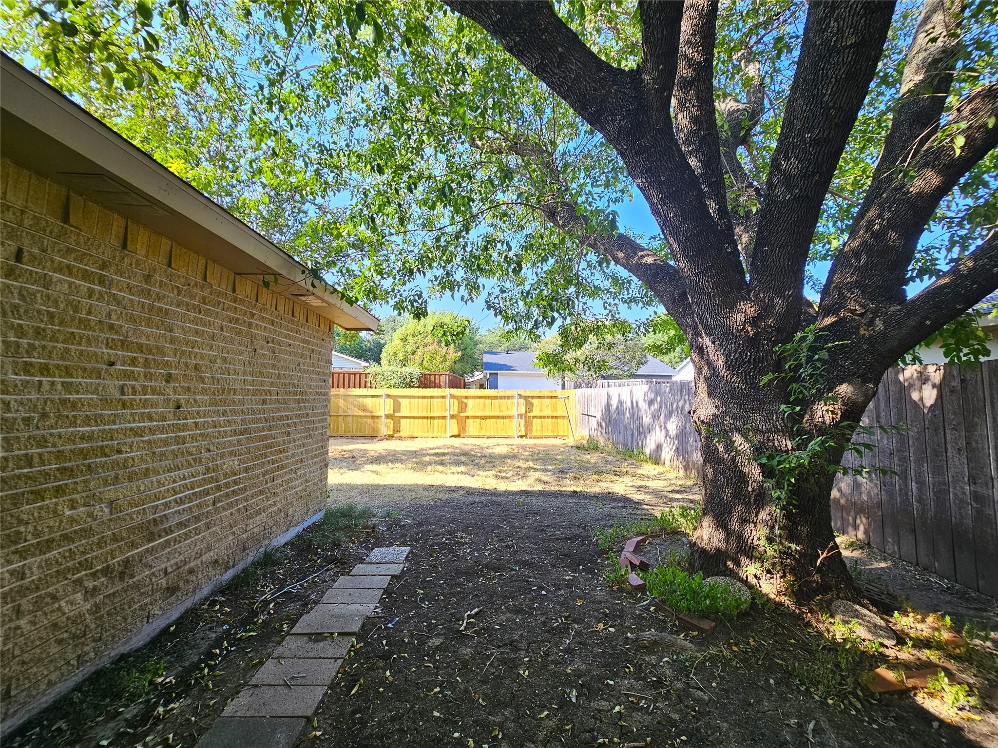 Single Family Residence For Rent in Collin County , 925 Whitehall Drive, Plano, Texas 75023, 3 Bedroom, 2 Bathroom, 2 Garage spaces, 1,440 Sqft, built in 1975, mls#21372784, Real Estate Agent in Plano, Homes For Rent in Collin county, Homes For Rent in Plano, Realtor in Plano Texas, Real Estate Brokerage Independent Realty Texas, Luminita Cordes Realtor