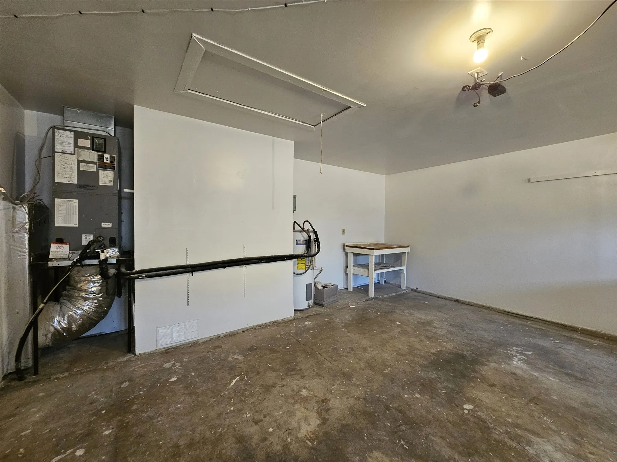 Single Family Residence For Rent in Collin County , 925 Whitehall Drive, Plano, Texas 75023, 3 Bedroom, 2 Bathroom, 2 Garage spaces, 1,440 Sqft, built in 1975, mls#21372784, Real Estate Agent in Plano, Homes For Rent in Collin county, Homes For Rent in Plano, Realtor in Plano Texas, Real Estate Brokerage Independent Realty Texas, Luminita Cordes Realtor